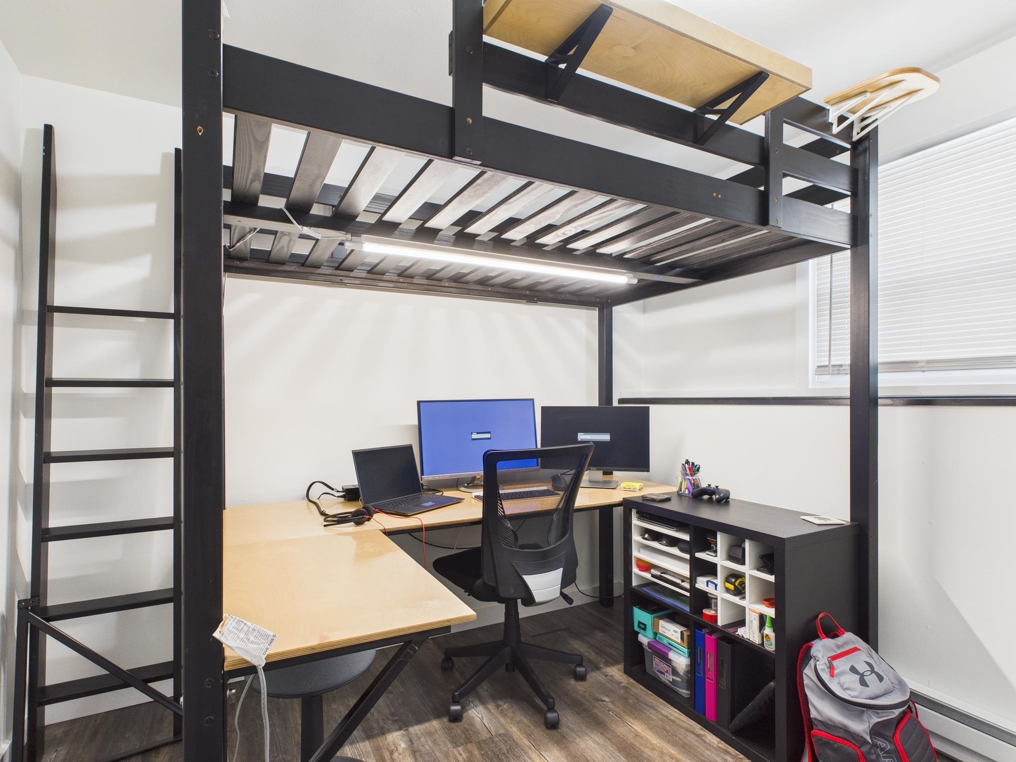 807 W GRUENWALD Avenue