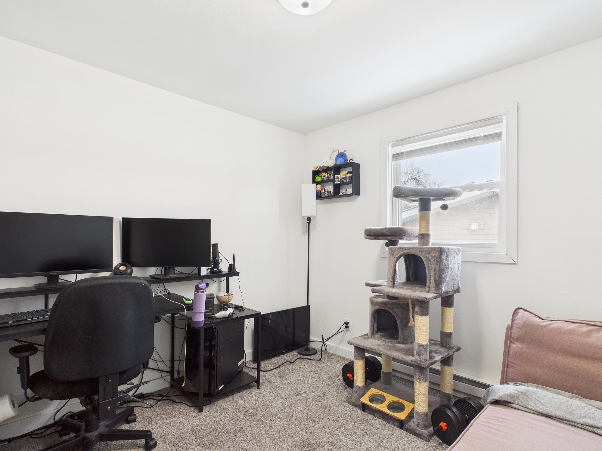 807 W GRUENWALD Avenue