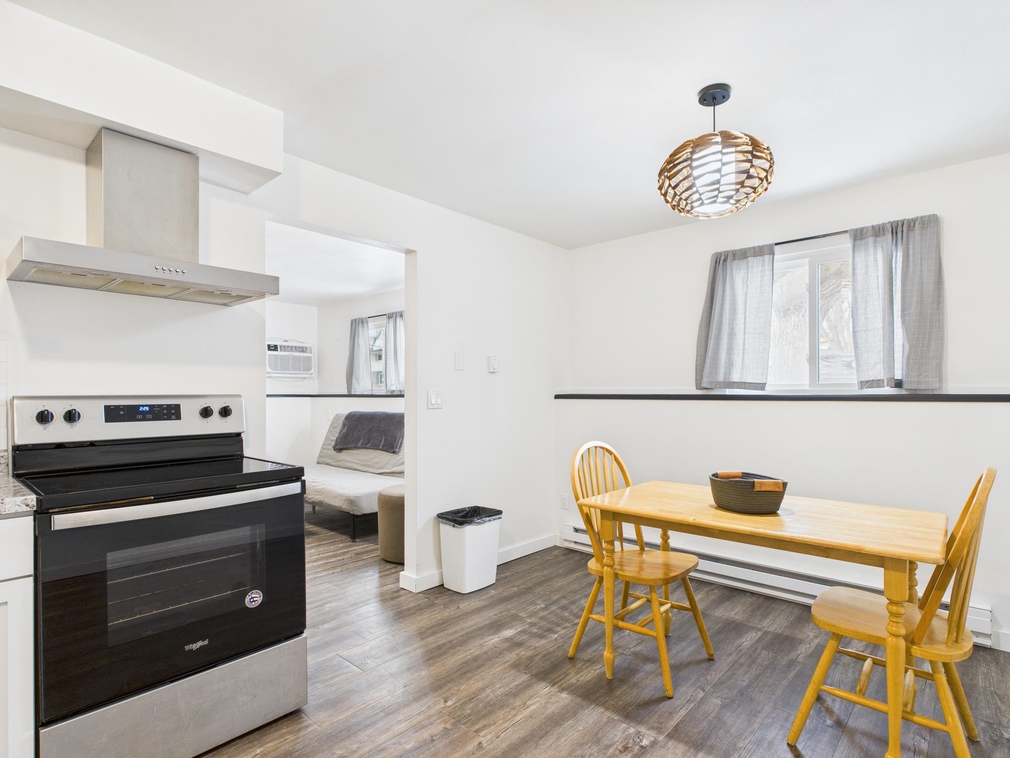 807 W GRUENWALD Avenue