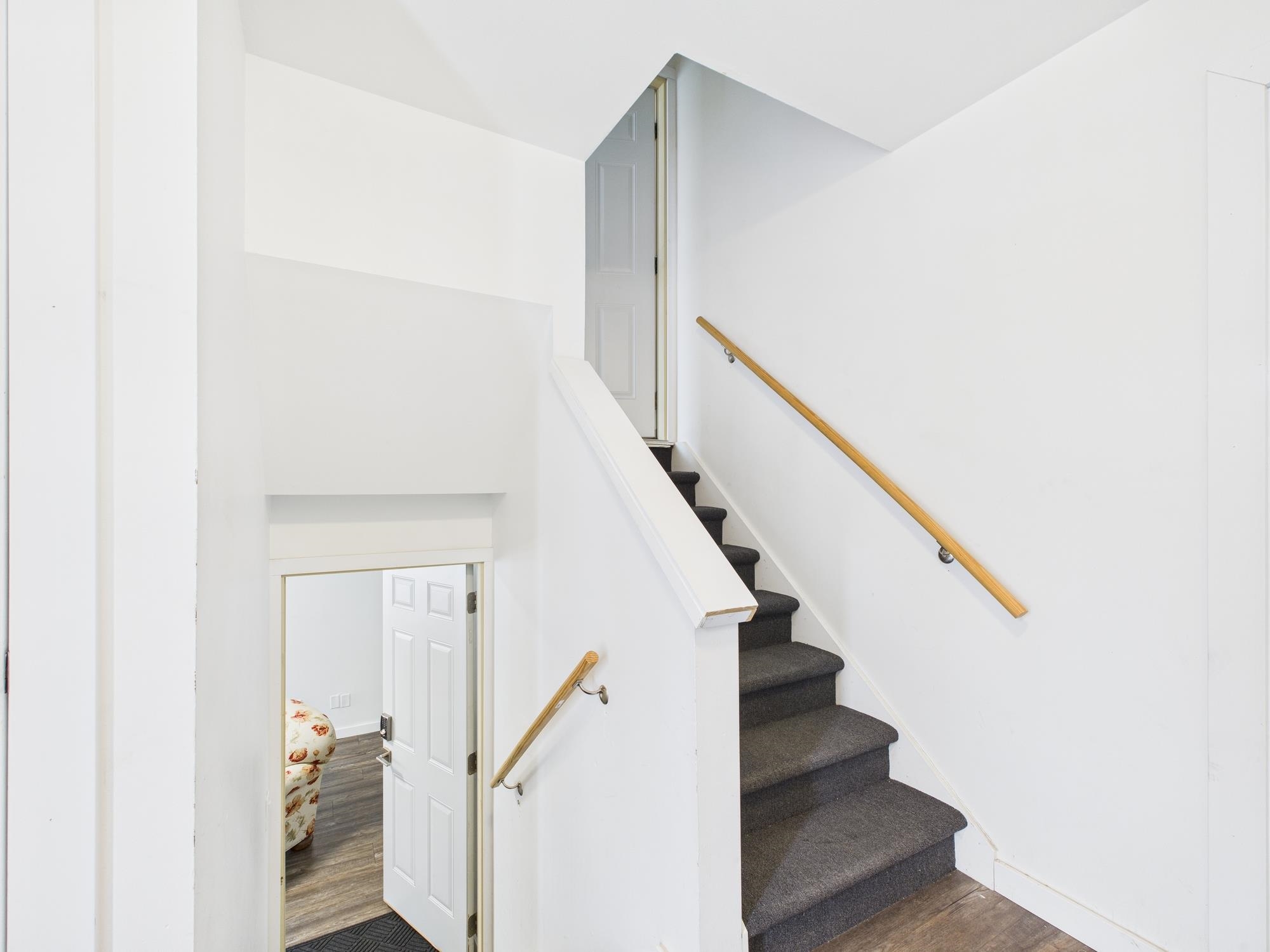 807 W GRUENWALD Avenue