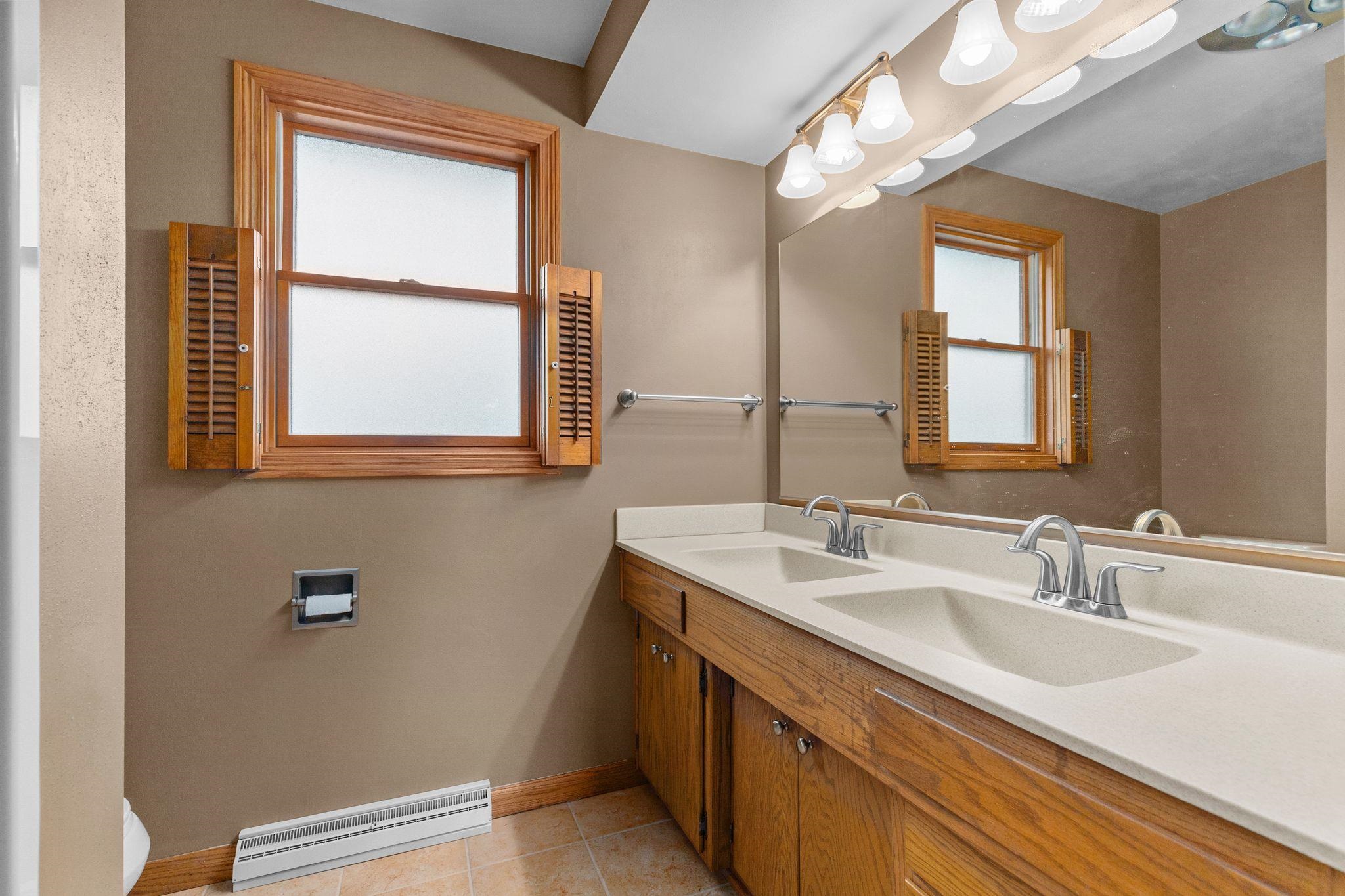 2101 N EUGENE Street