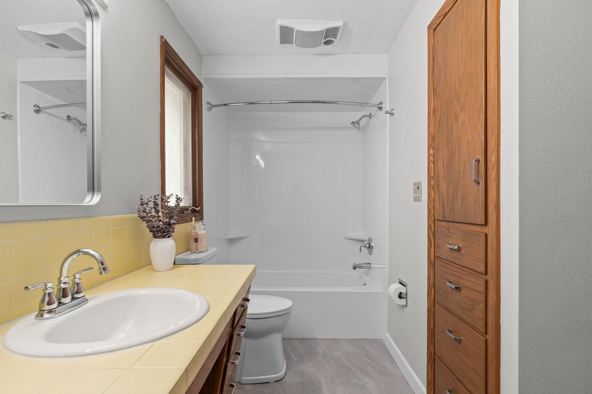 1913 N OUTAGAMIE Street