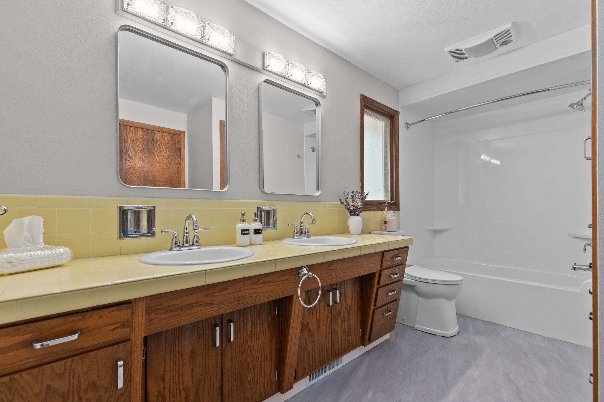 1913 N OUTAGAMIE Street