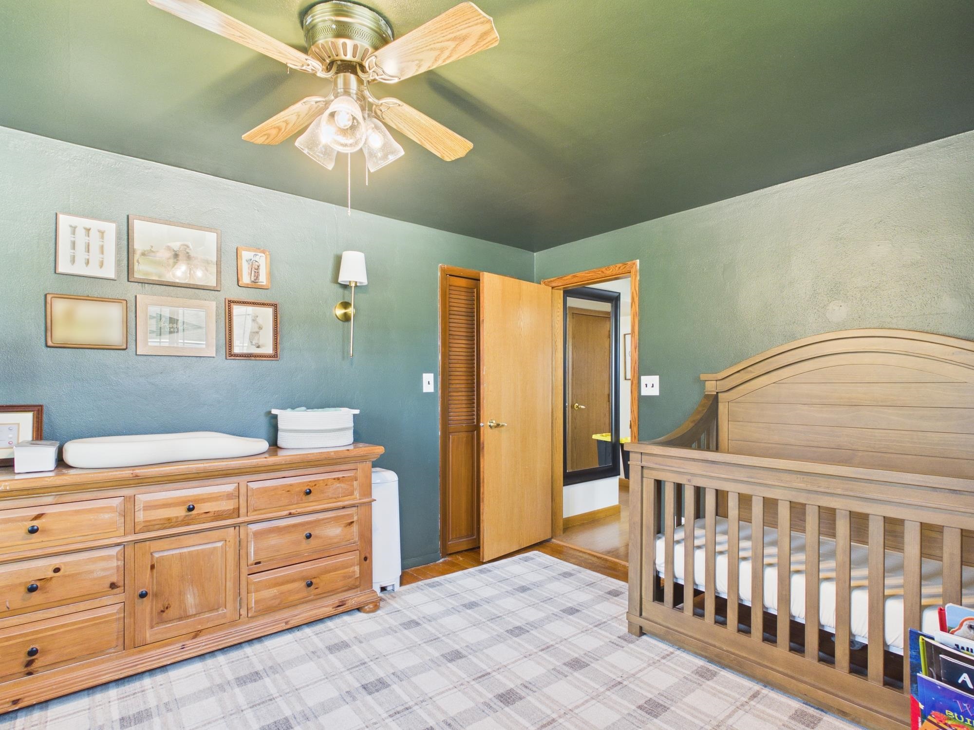 119 E TAFT Avenue