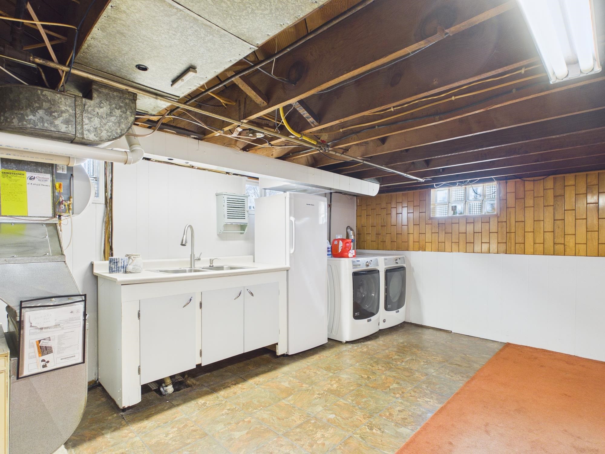 119 E TAFT Avenue