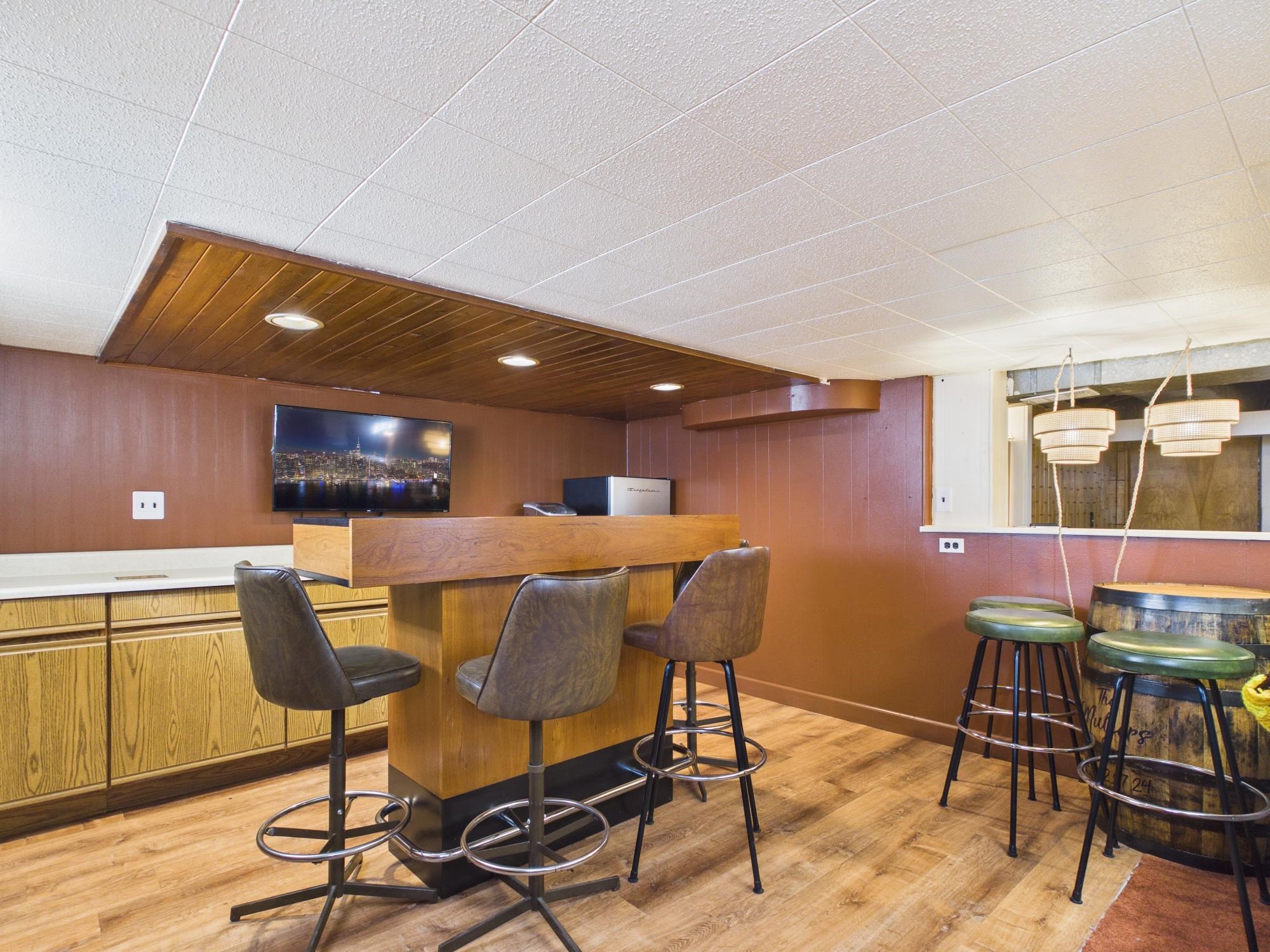 119 E TAFT Avenue