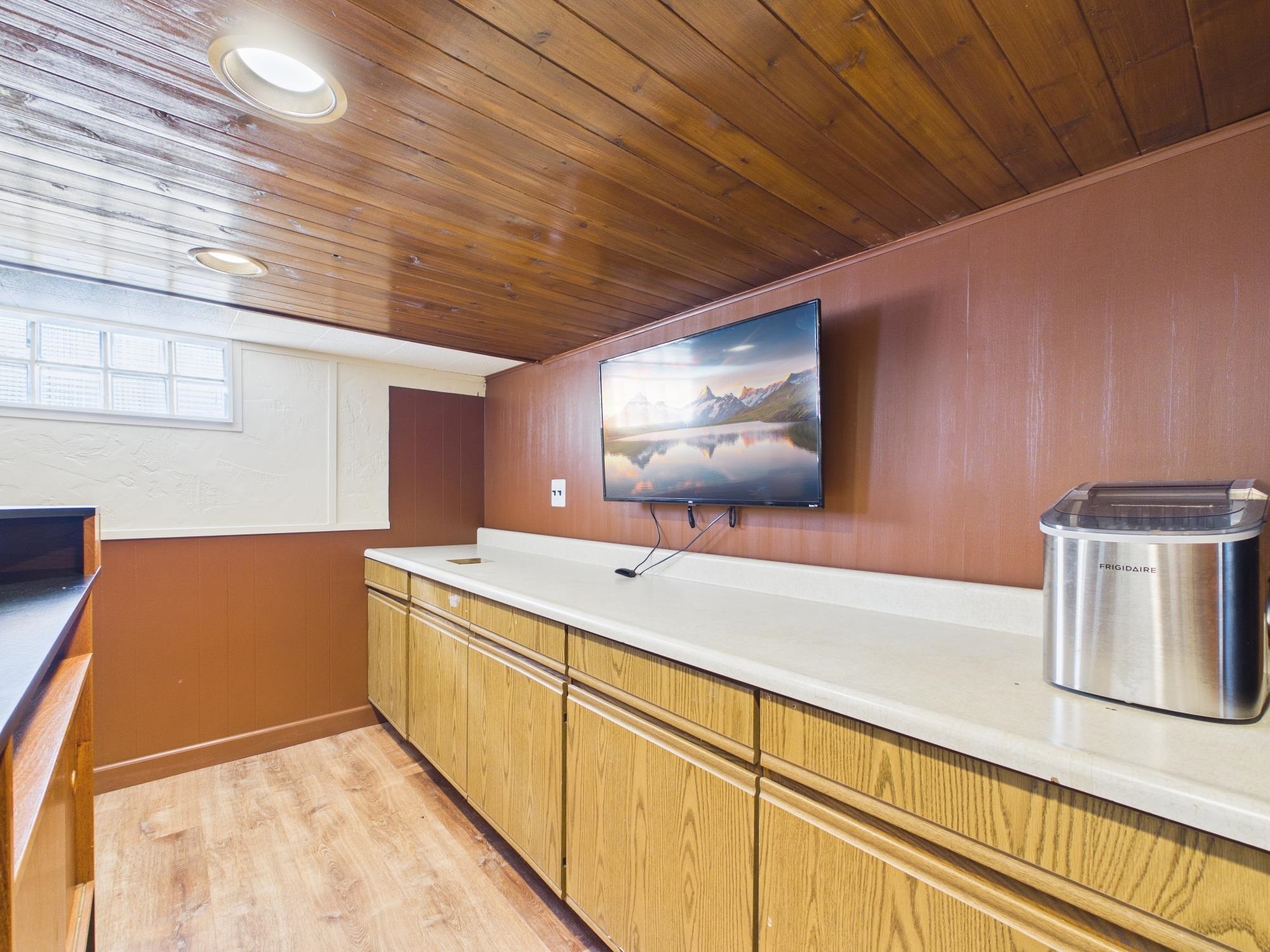 119 E TAFT Avenue