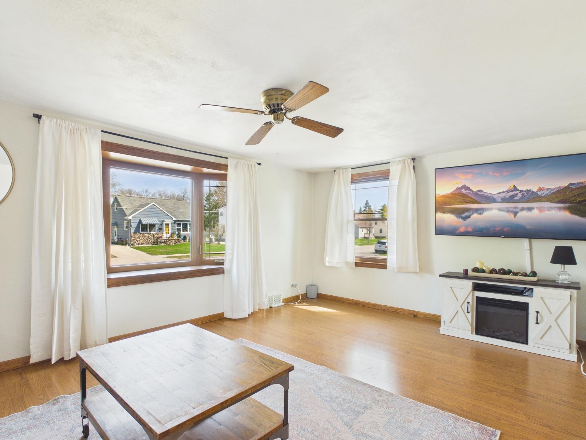 119 E TAFT Avenue