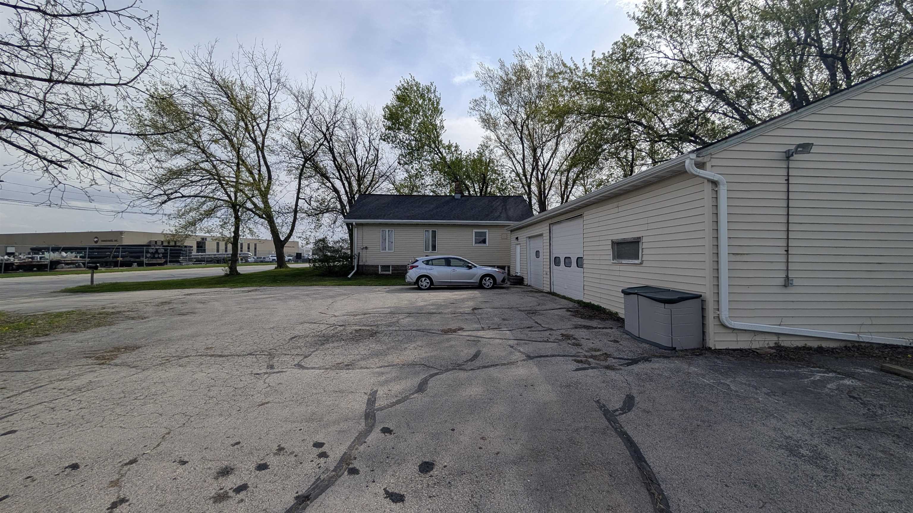 1251 MALONEY Road