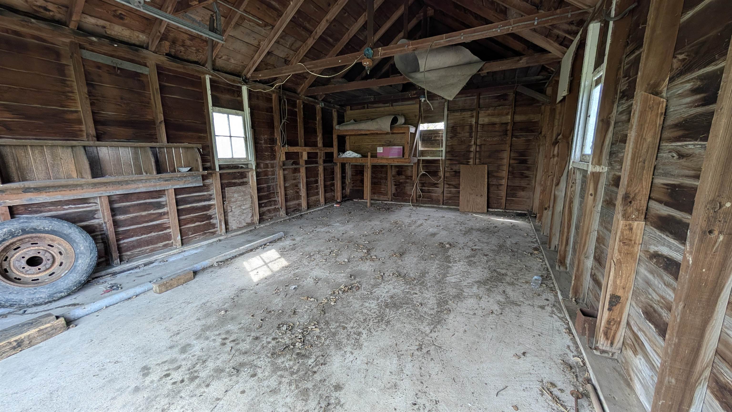 1251 MALONEY Road