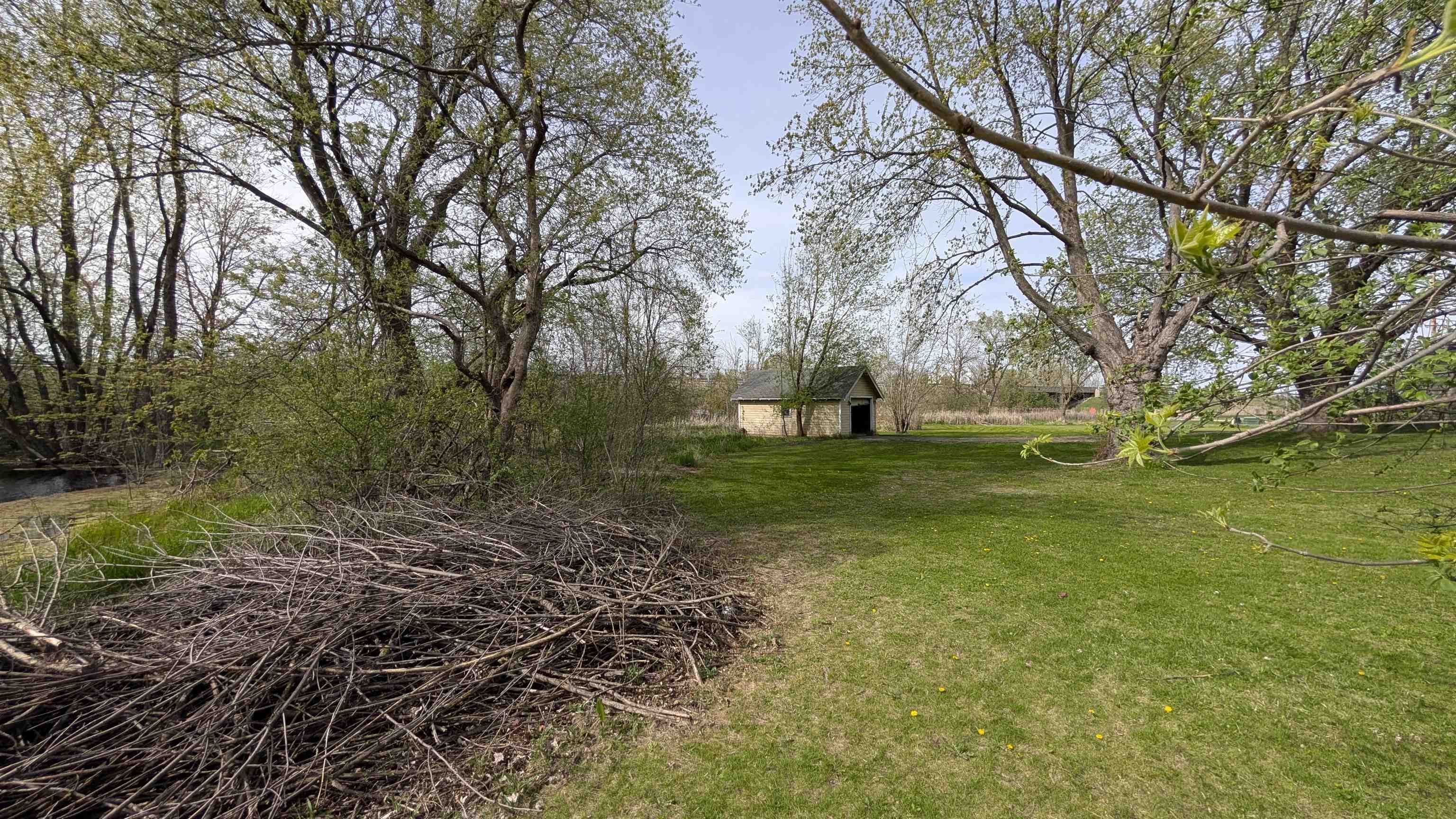 1251 MALONEY Road