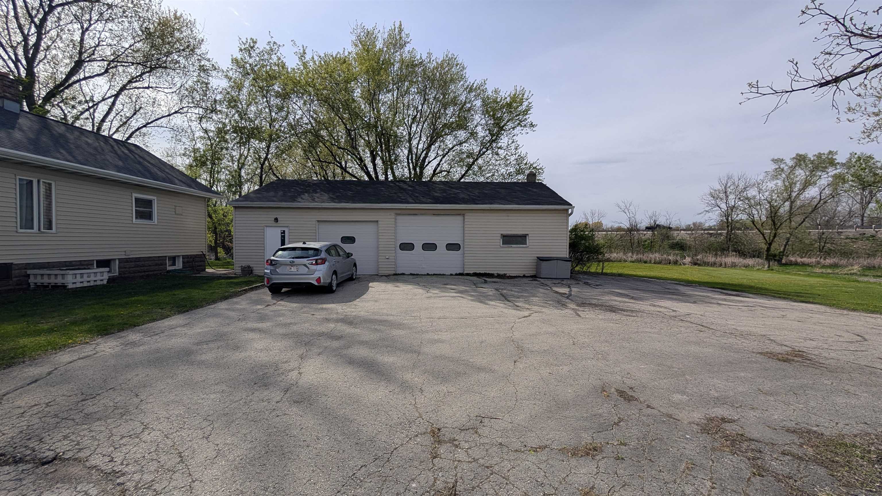 1251 MALONEY Road