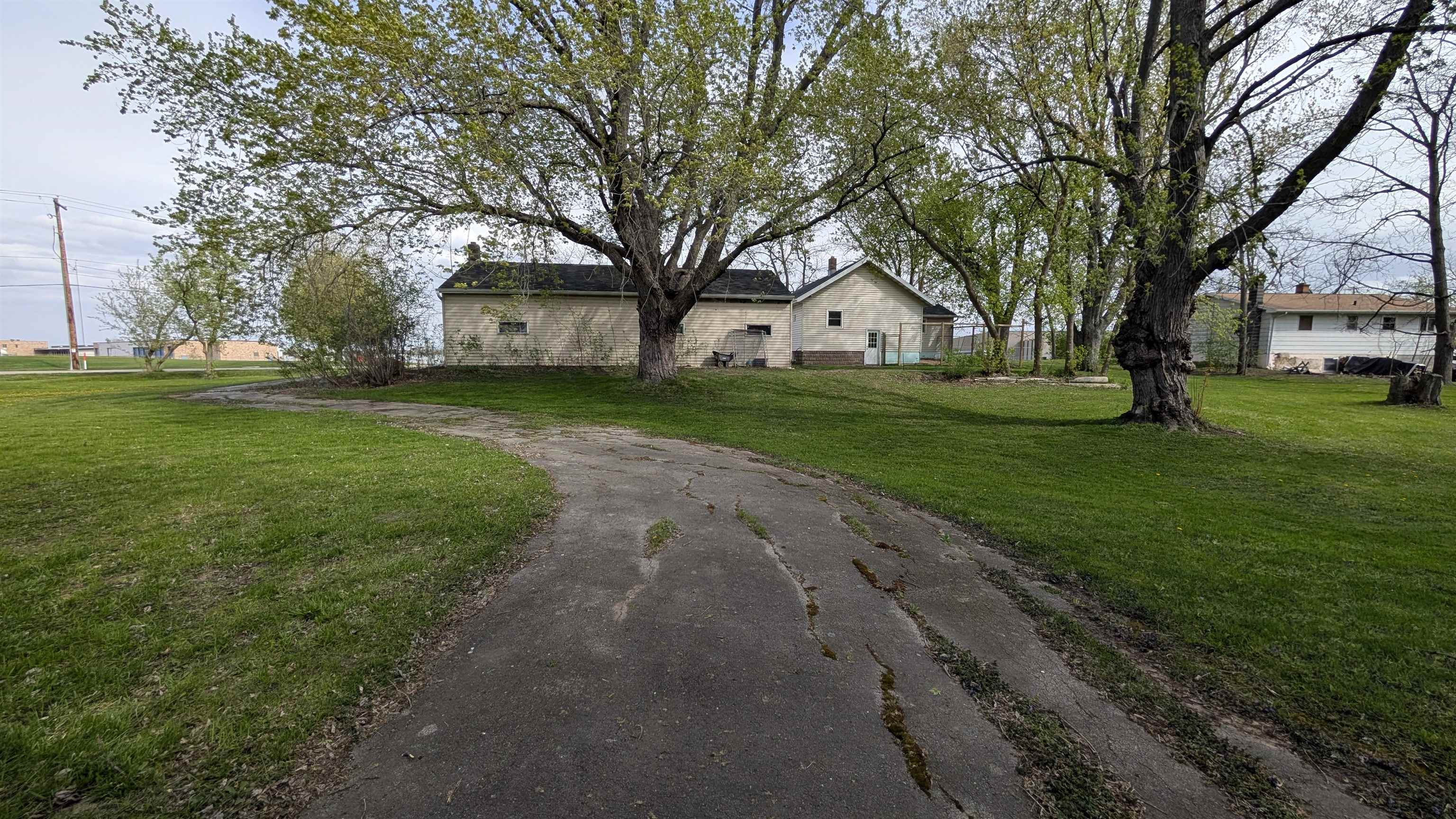 1251 MALONEY Road