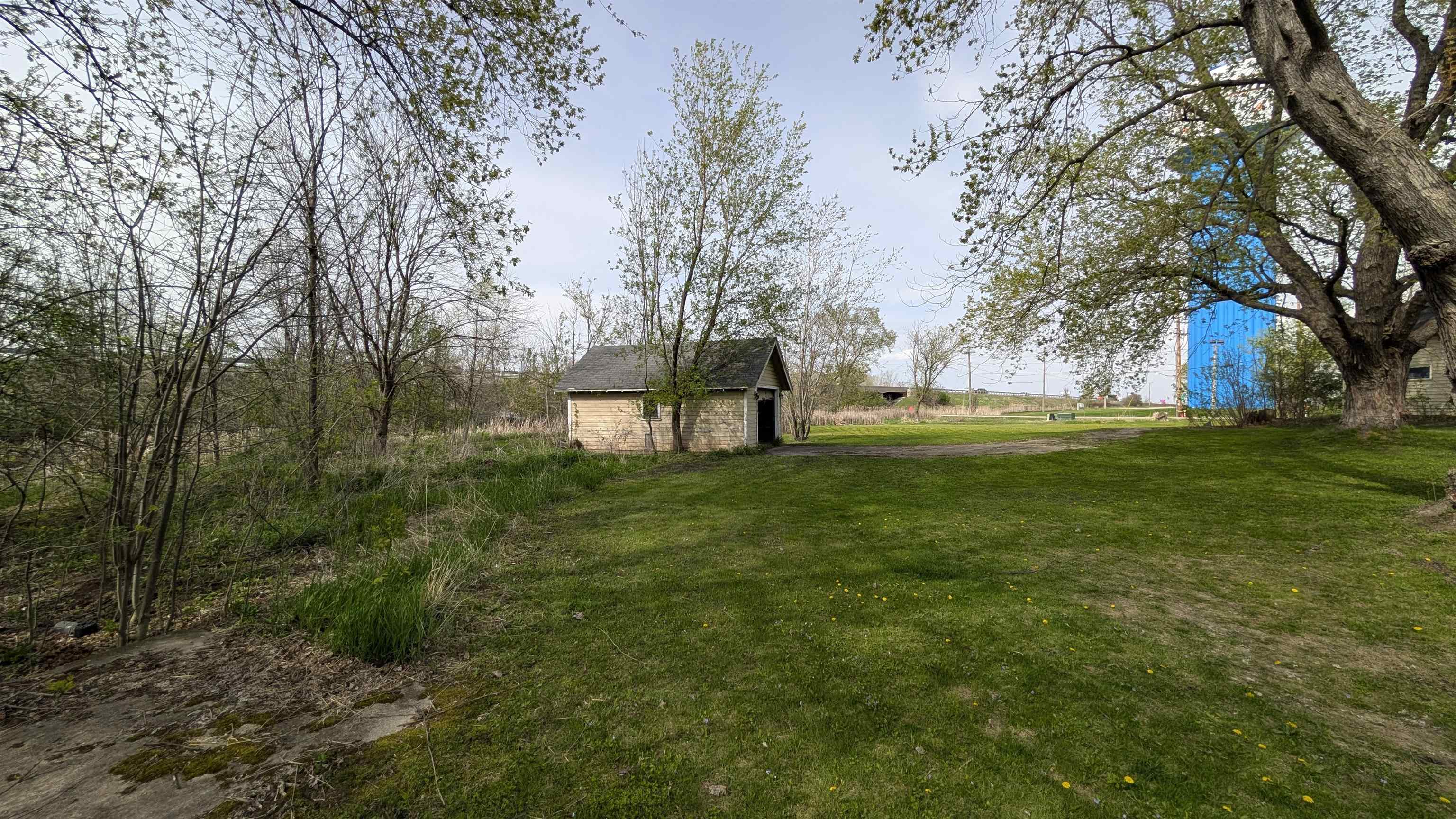 1251 MALONEY Road