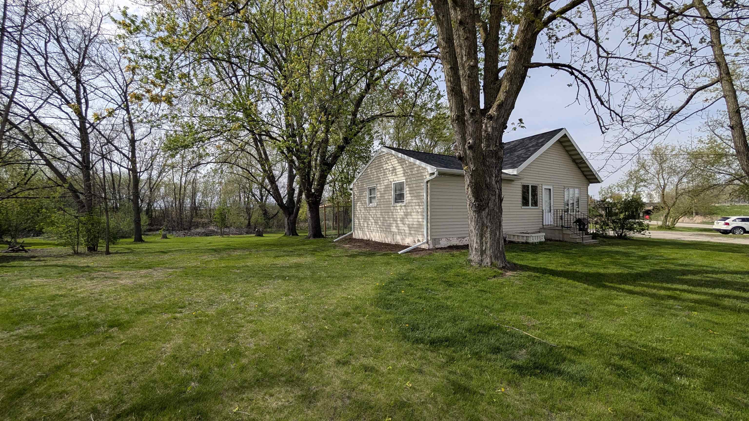1251 MALONEY Road