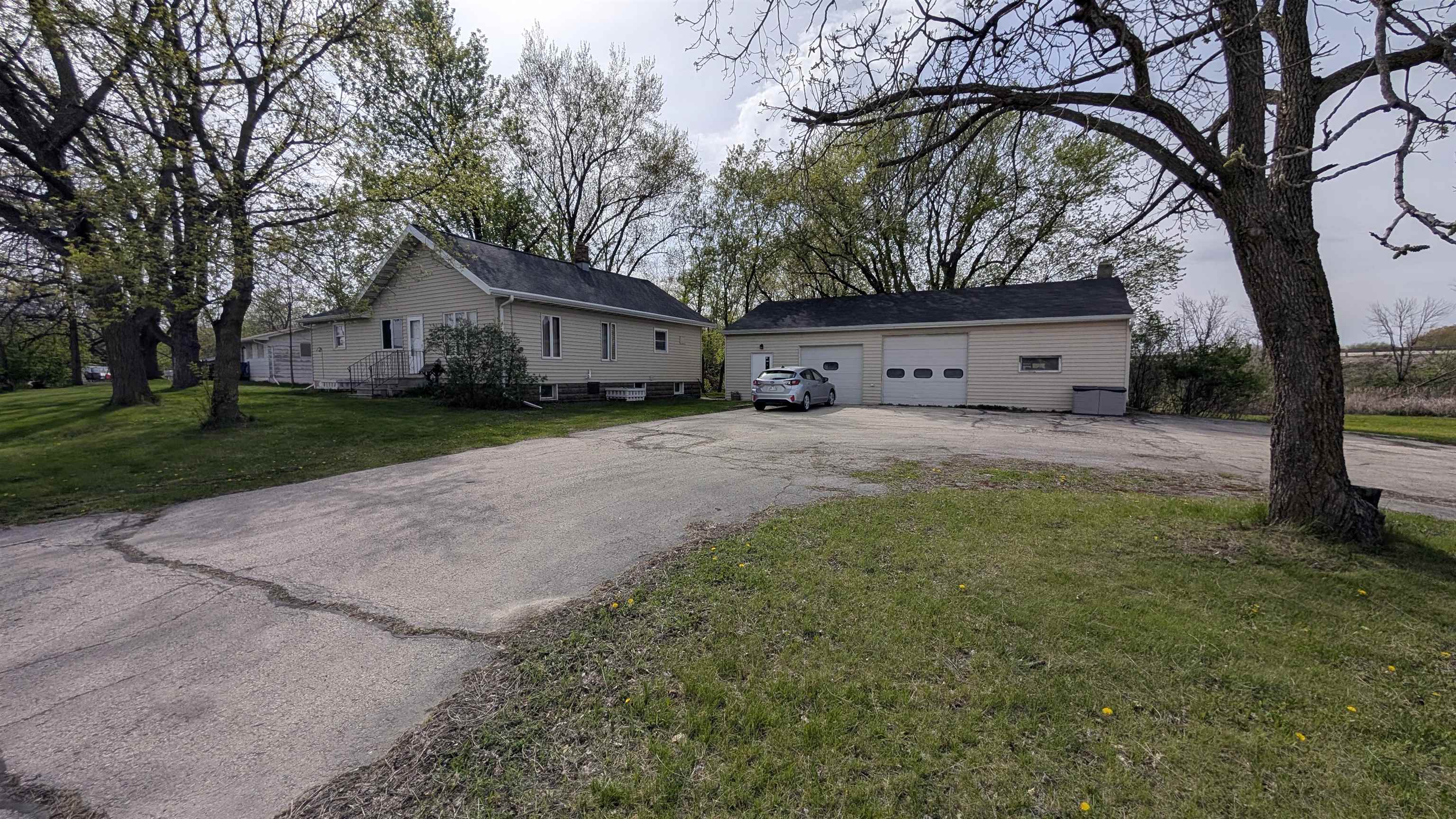 1251 MALONEY Road