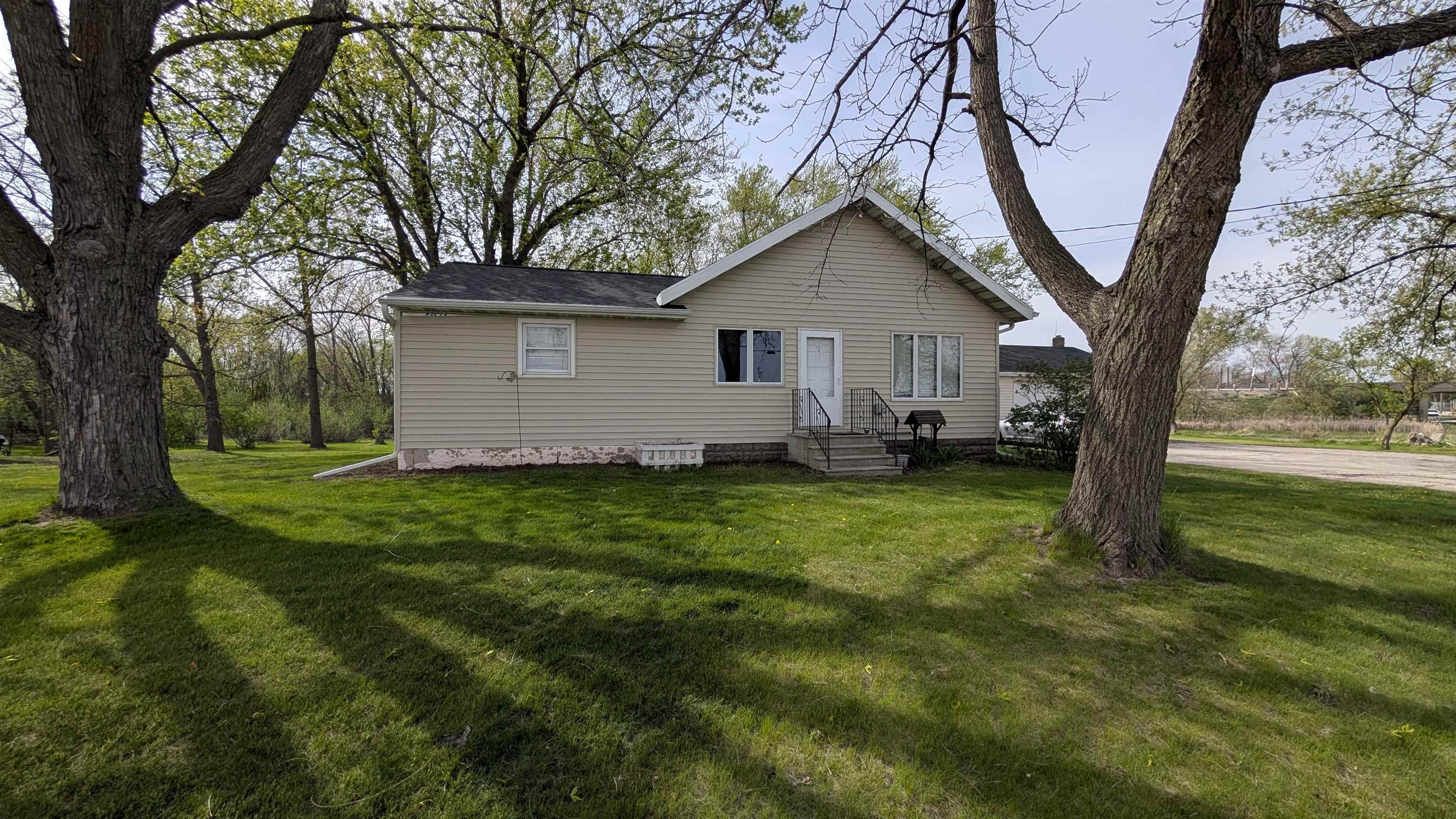1251 MALONEY Road