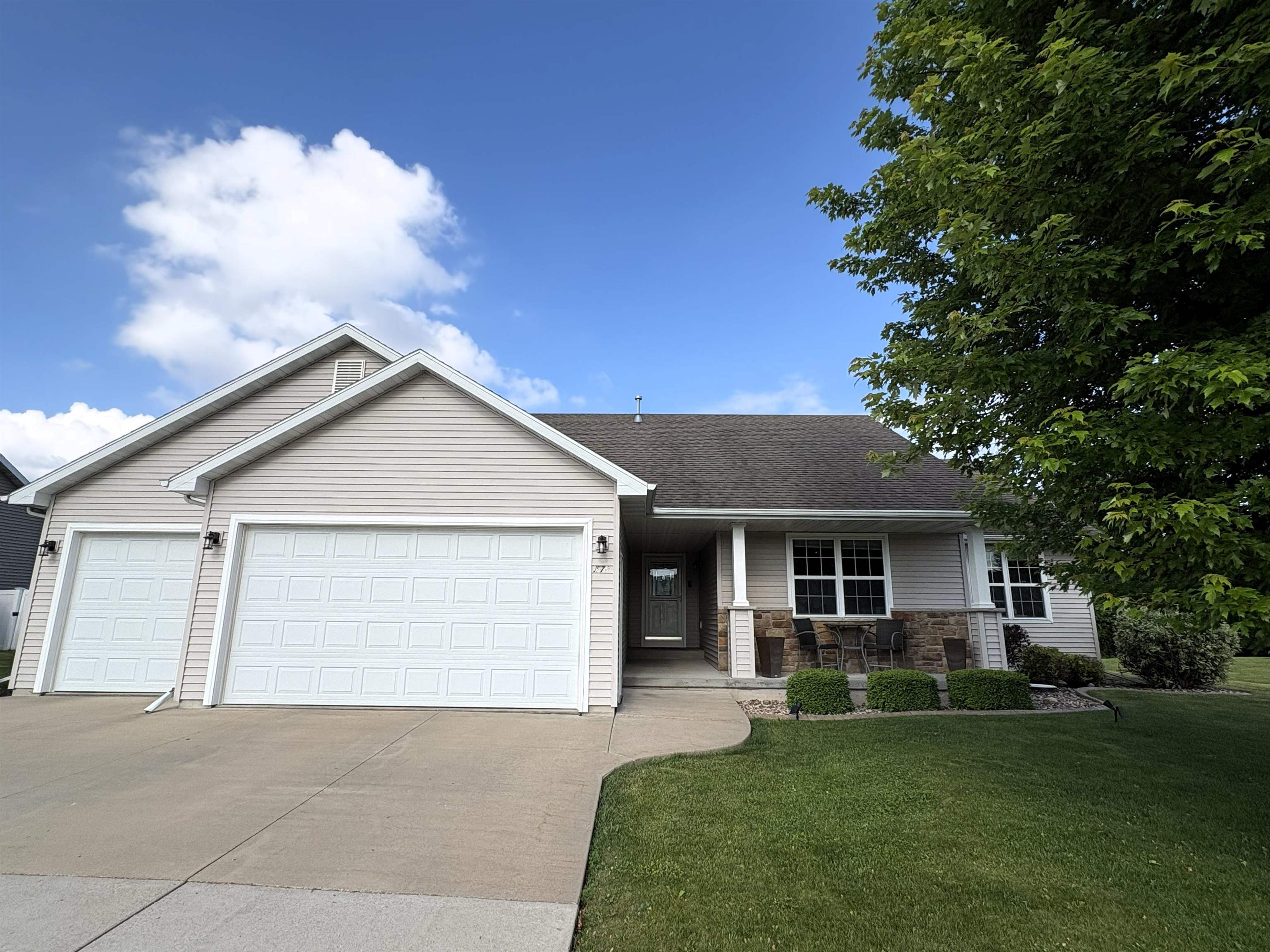 1578 LONE OAK Drive
