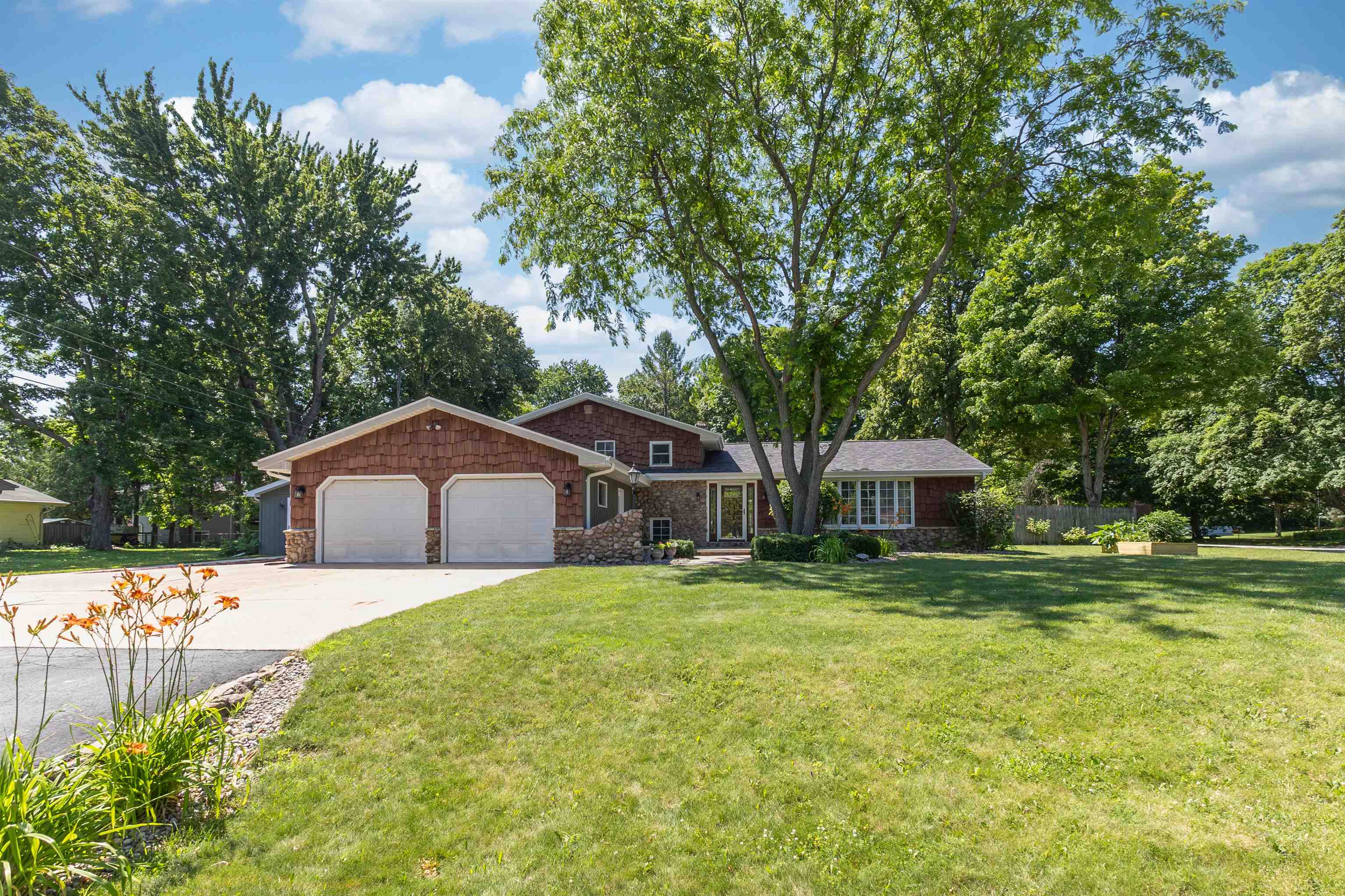 1919 BROOKFIELD Drive
