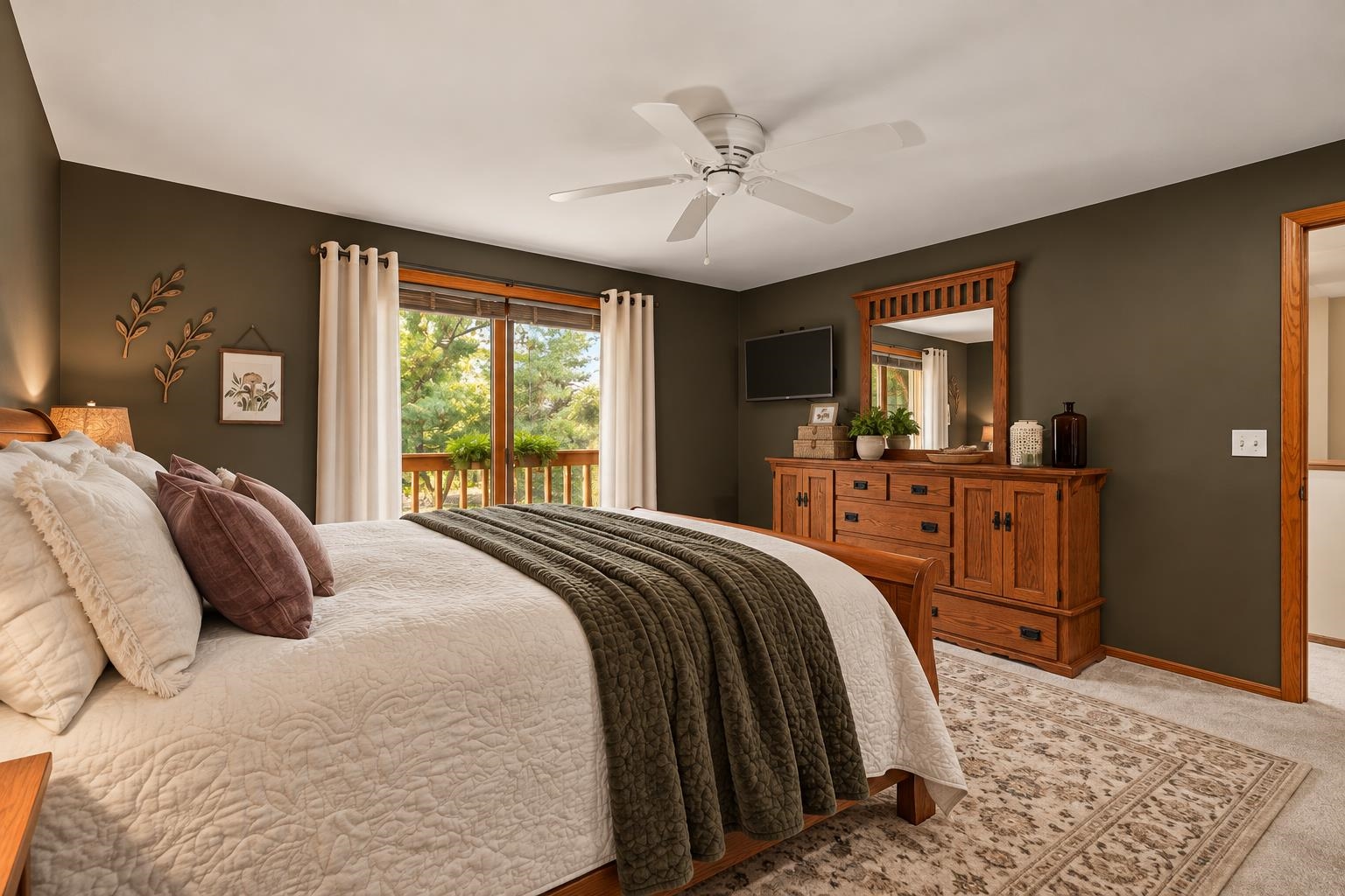 905 E WINDFIELD Place Unit: C