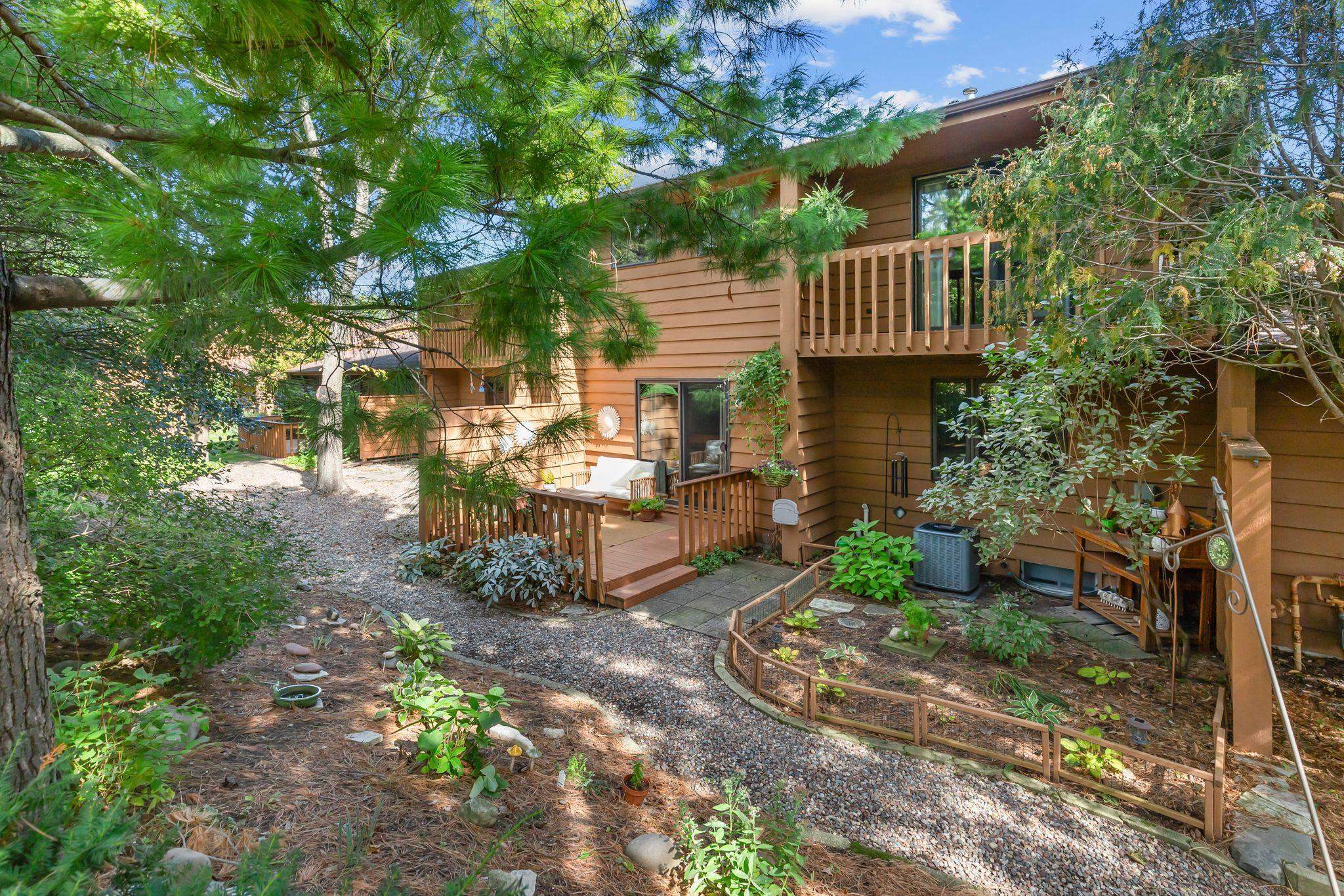 905 E WINDFIELD Place Unit: C