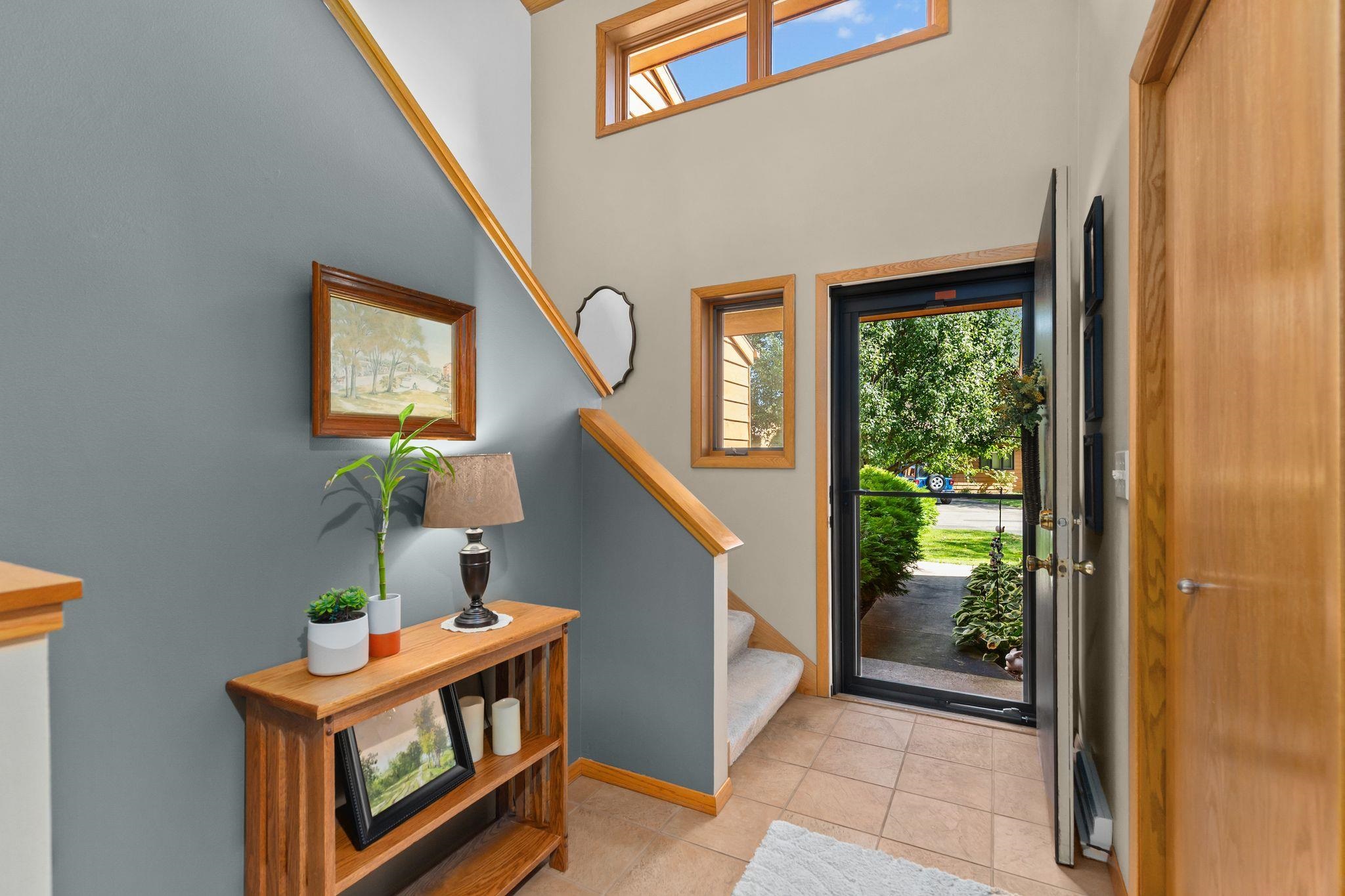 905 E WINDFIELD Place Unit: C