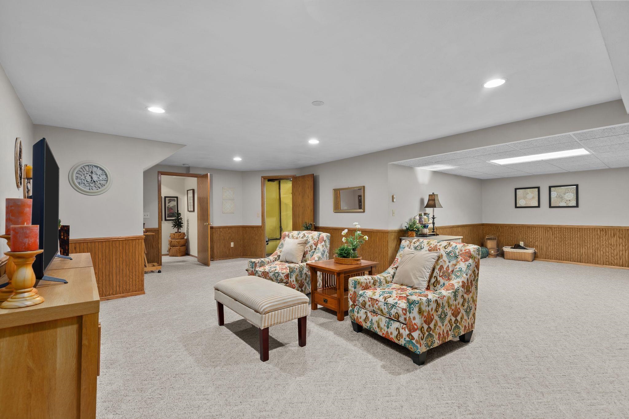 905 E WINDFIELD Place Unit: C