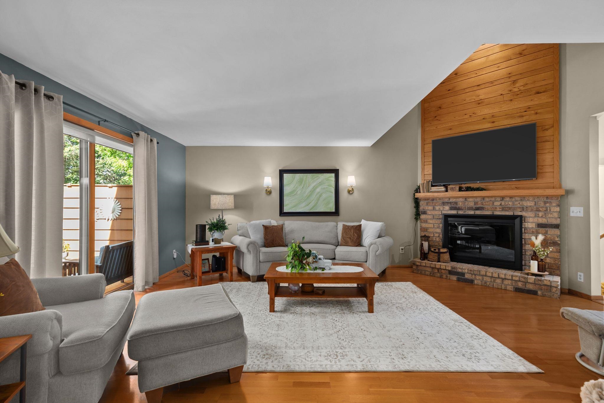 905 E WINDFIELD Place Unit: C