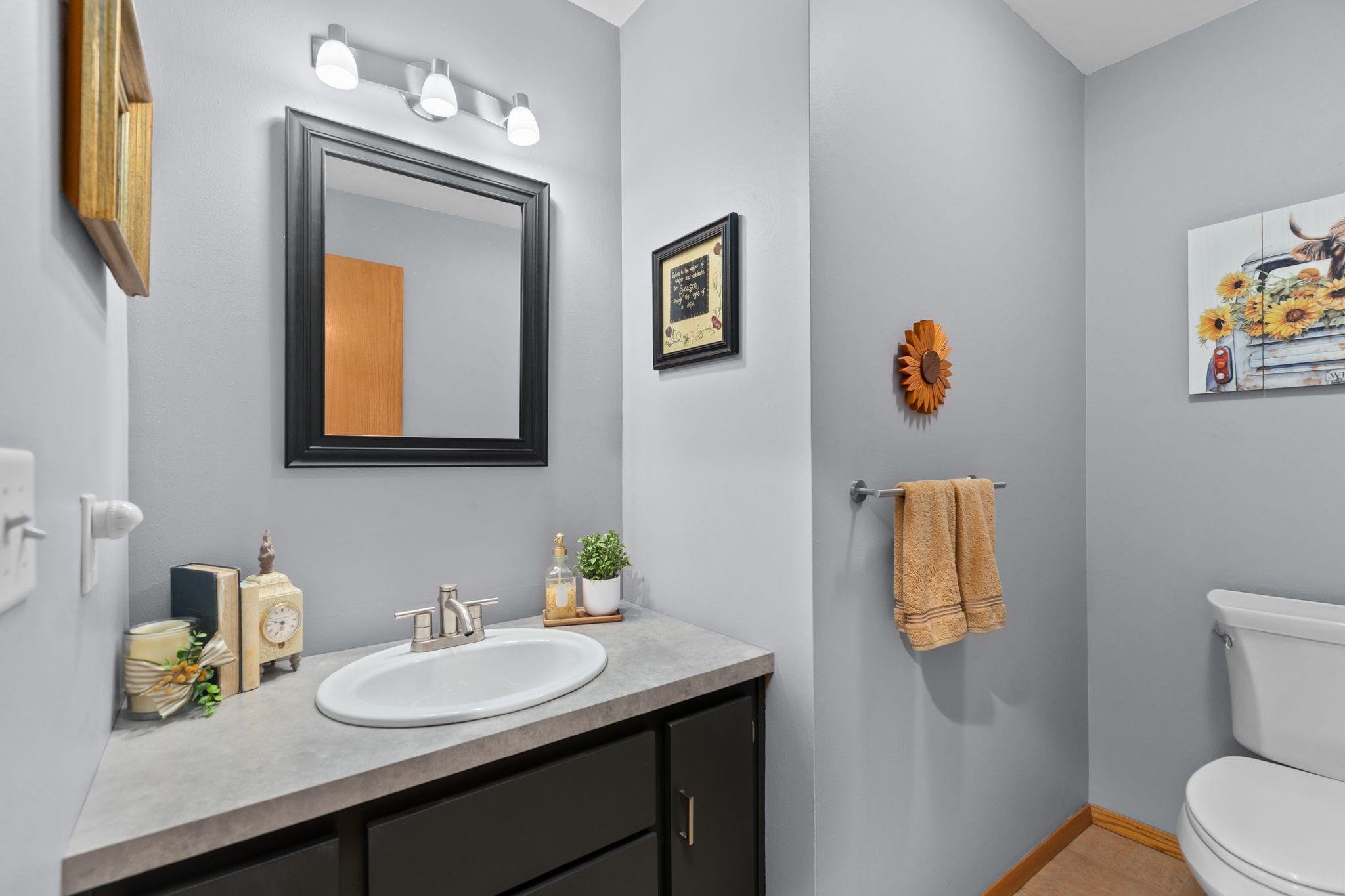 905 E WINDFIELD Place Unit: C
