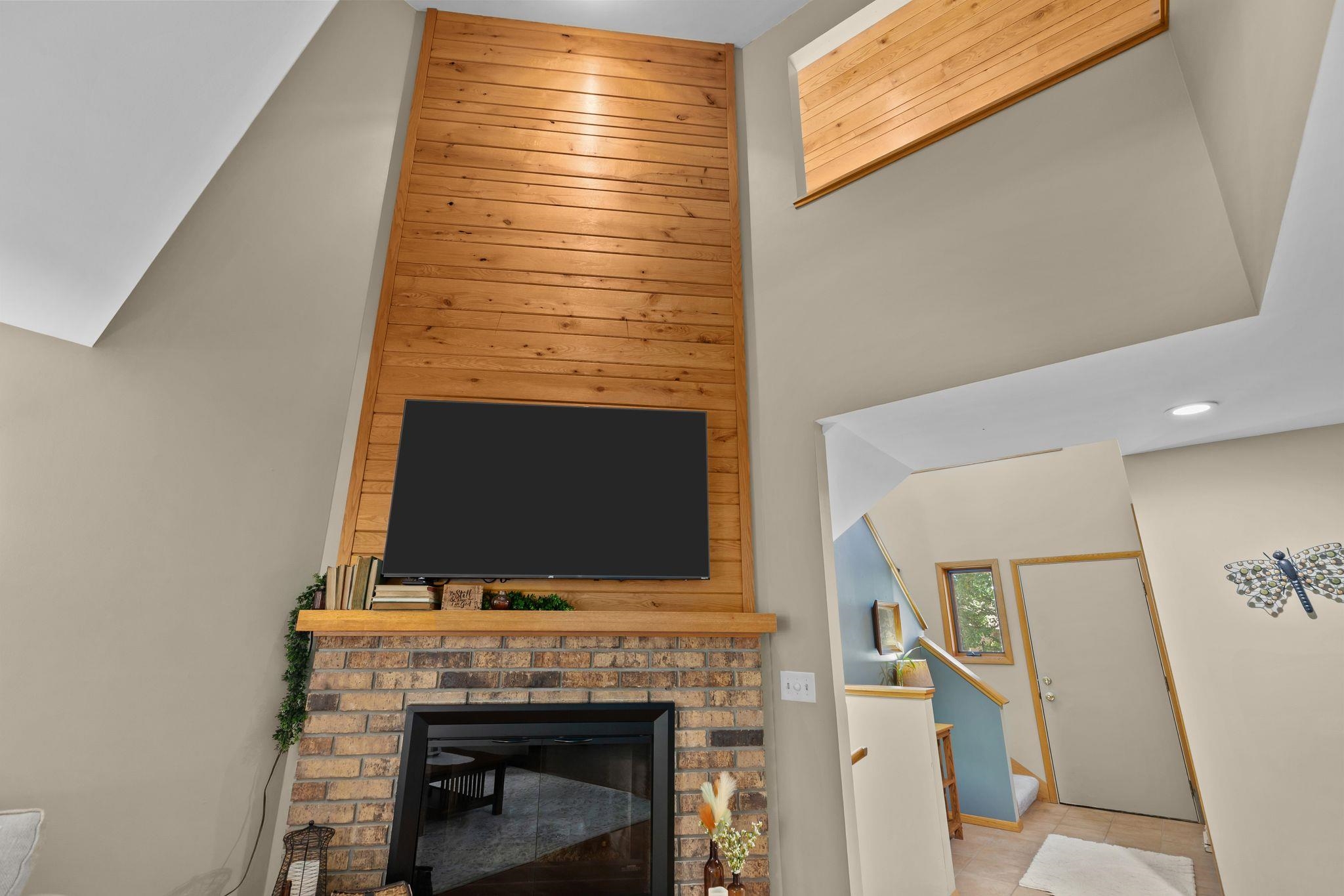 905 E WINDFIELD Place Unit: C