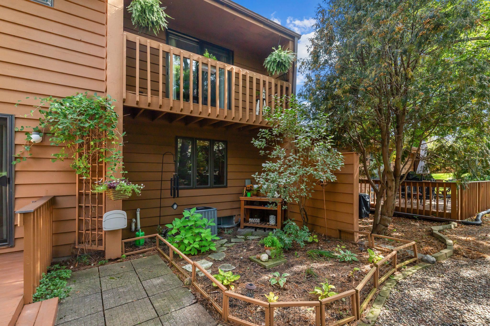 905 E WINDFIELD Place Unit: C
