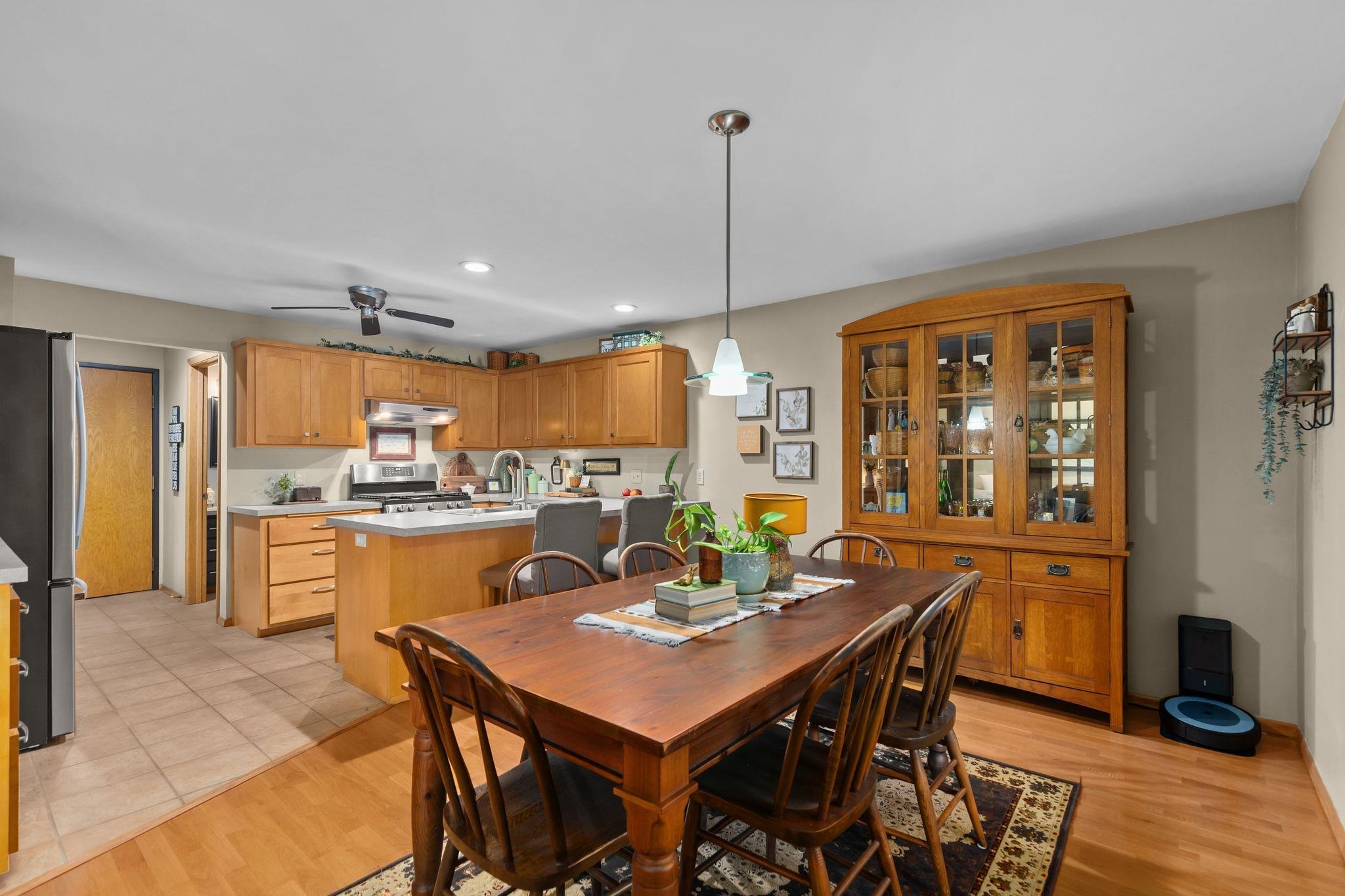 905 E WINDFIELD Place Unit: C