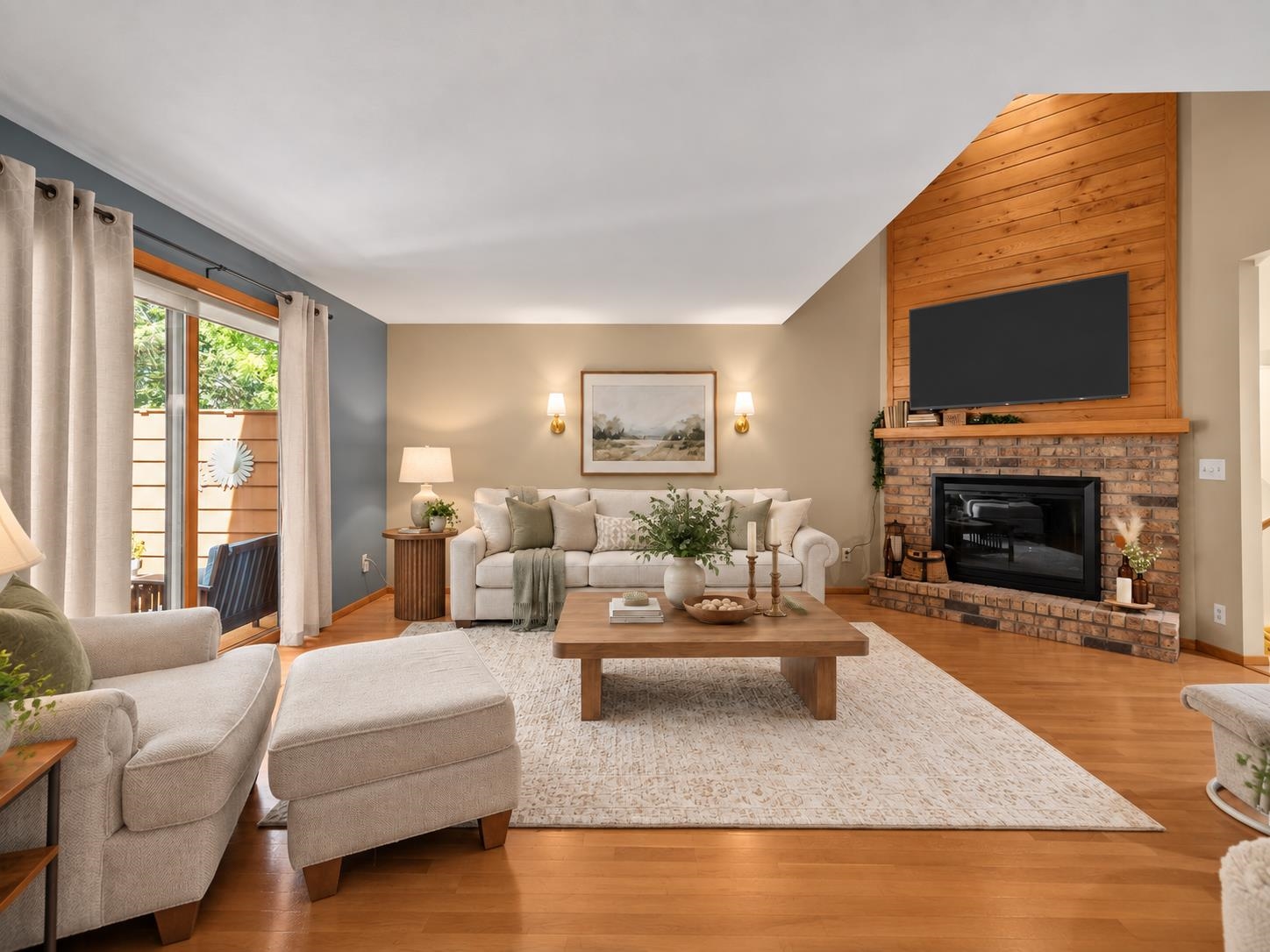 905 E WINDFIELD Place Unit: C