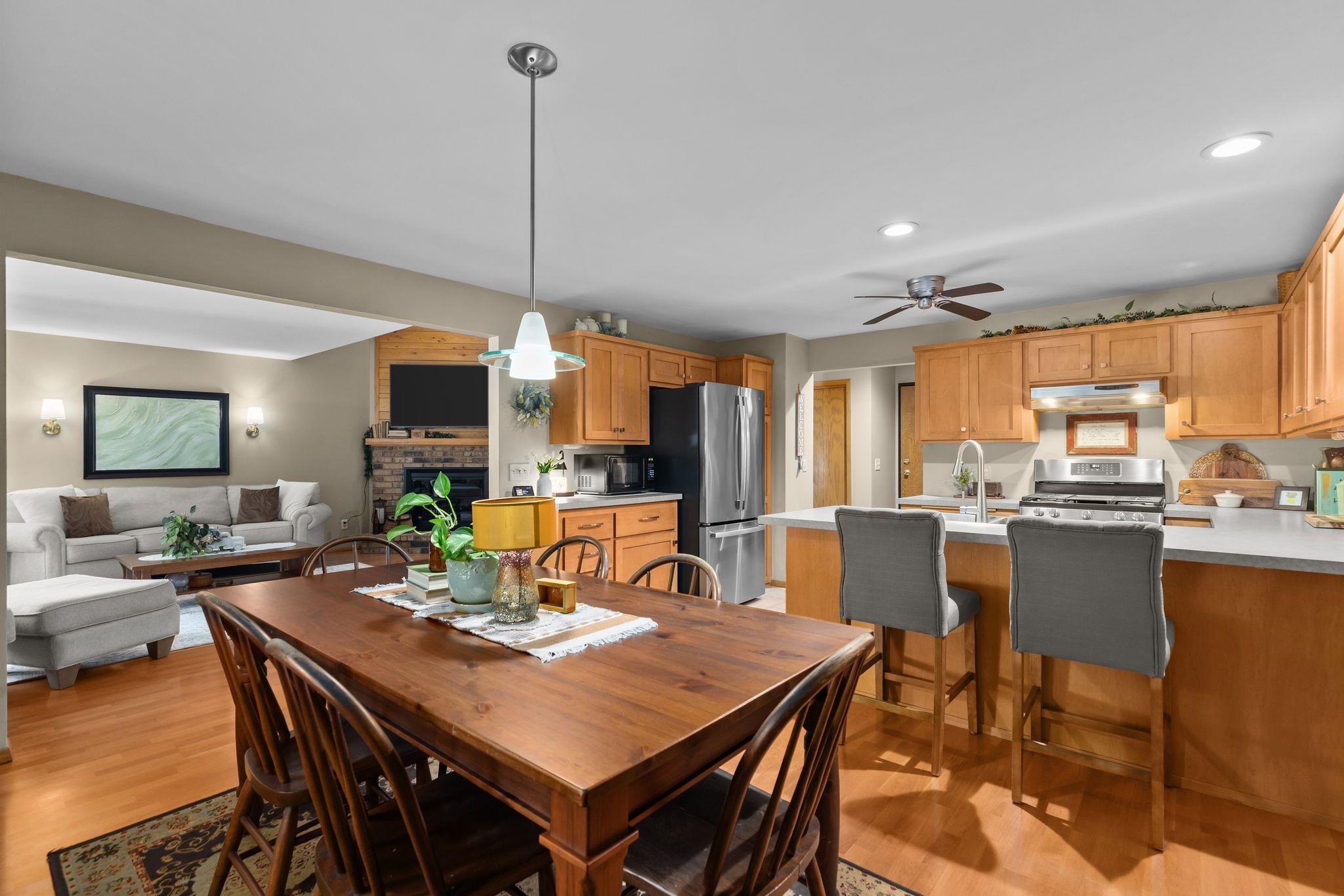 905 E WINDFIELD Place Unit: C