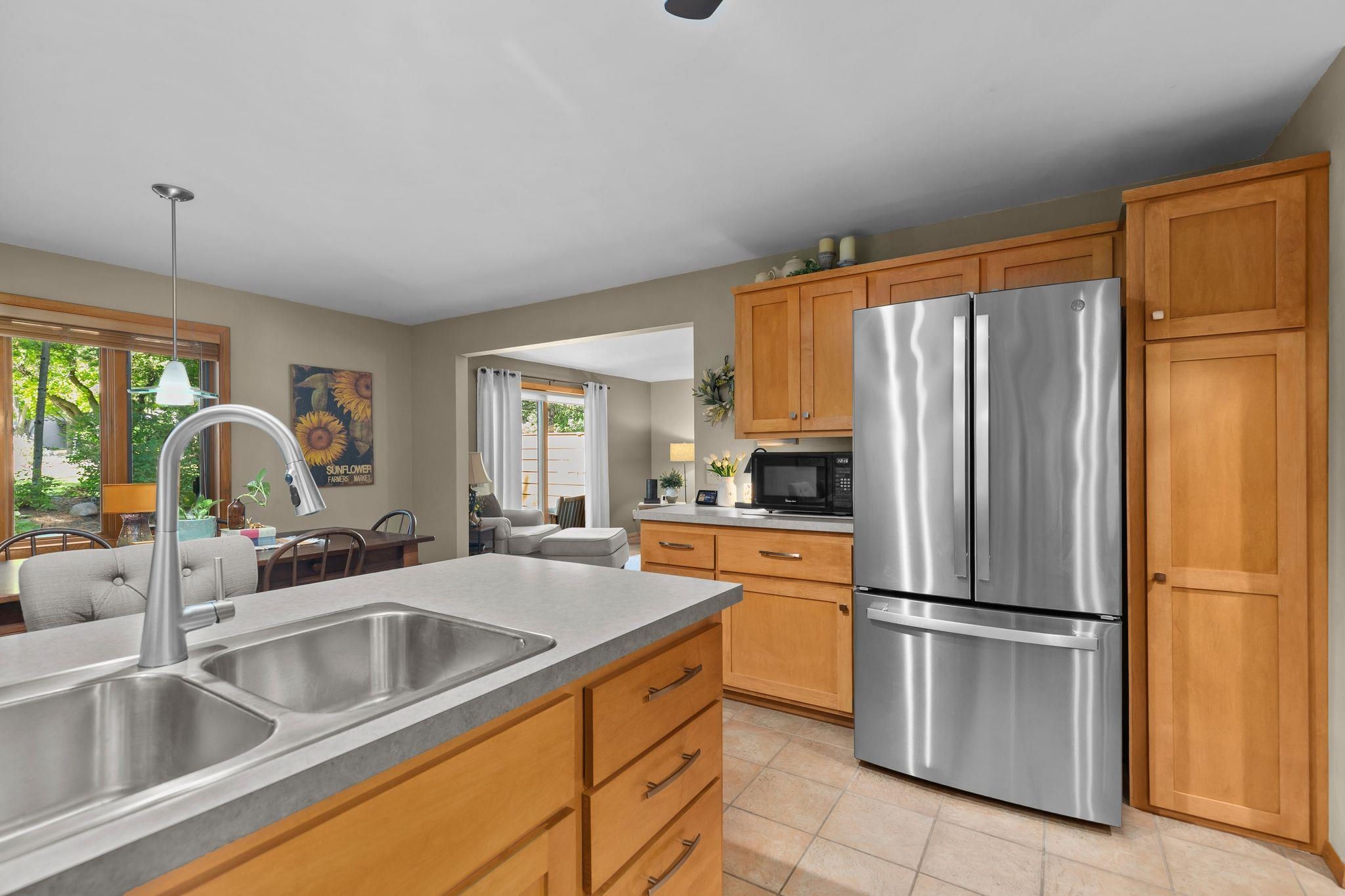 905 E WINDFIELD Place Unit: C