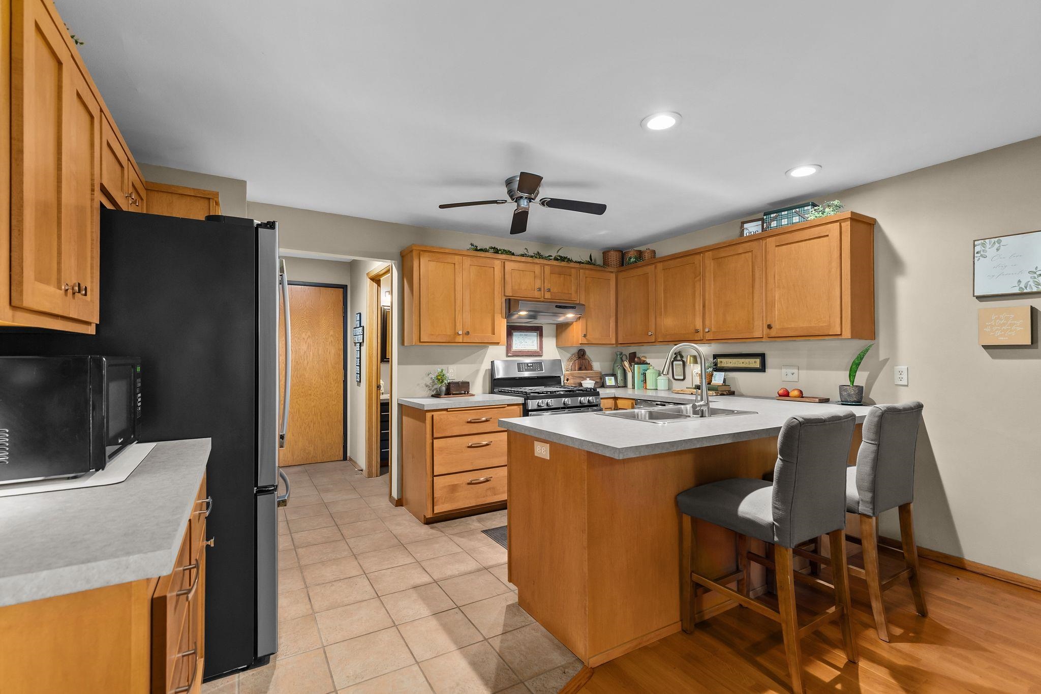 905 E WINDFIELD Place Unit: C