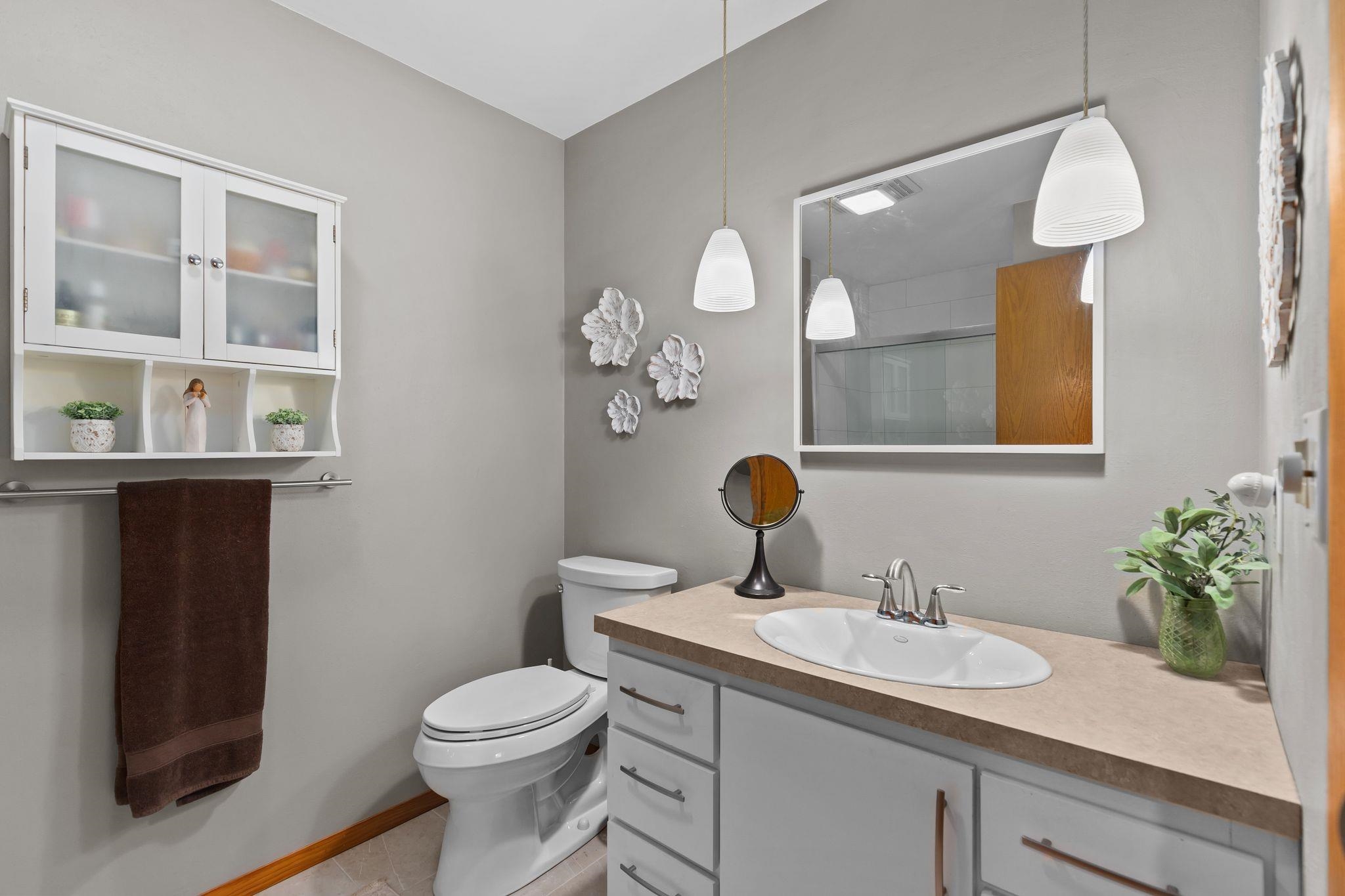 905 E WINDFIELD Place Unit: C