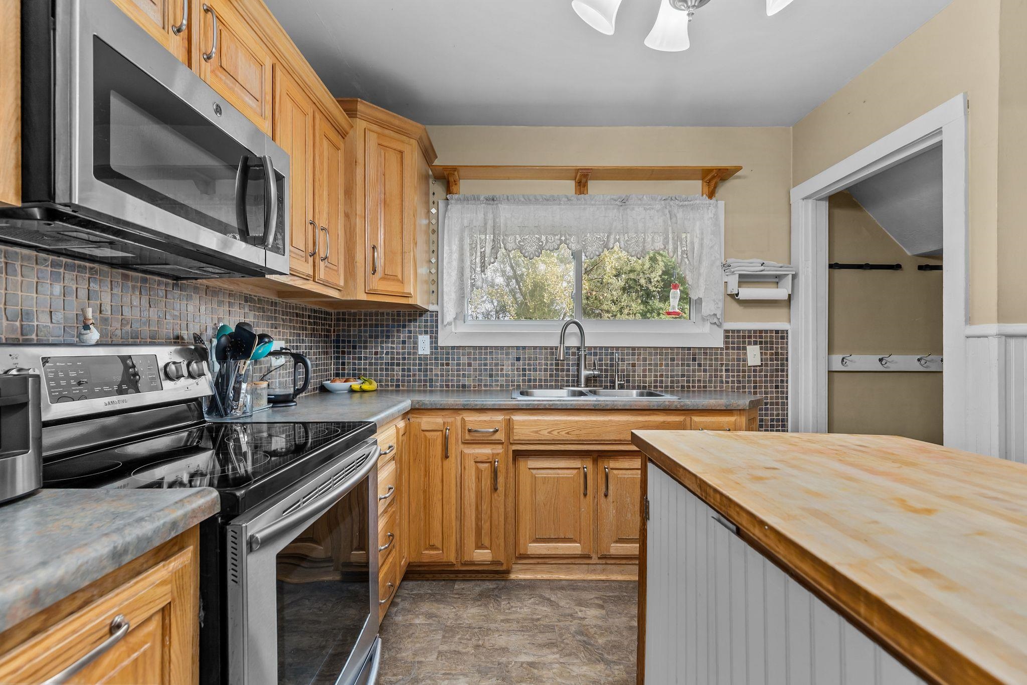 N4302 THOMPSON Road