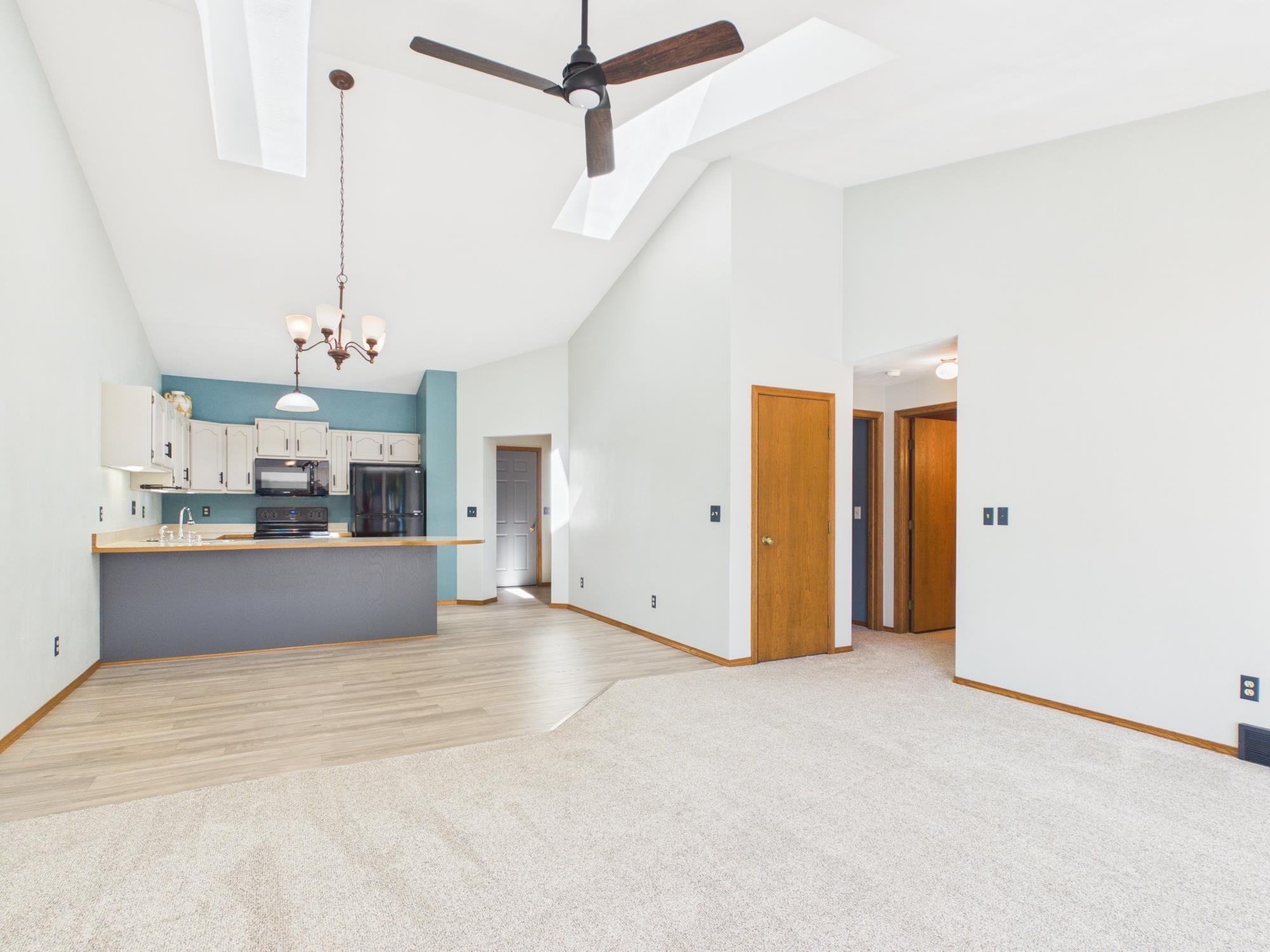 907 W RIDGEVIEW Drive