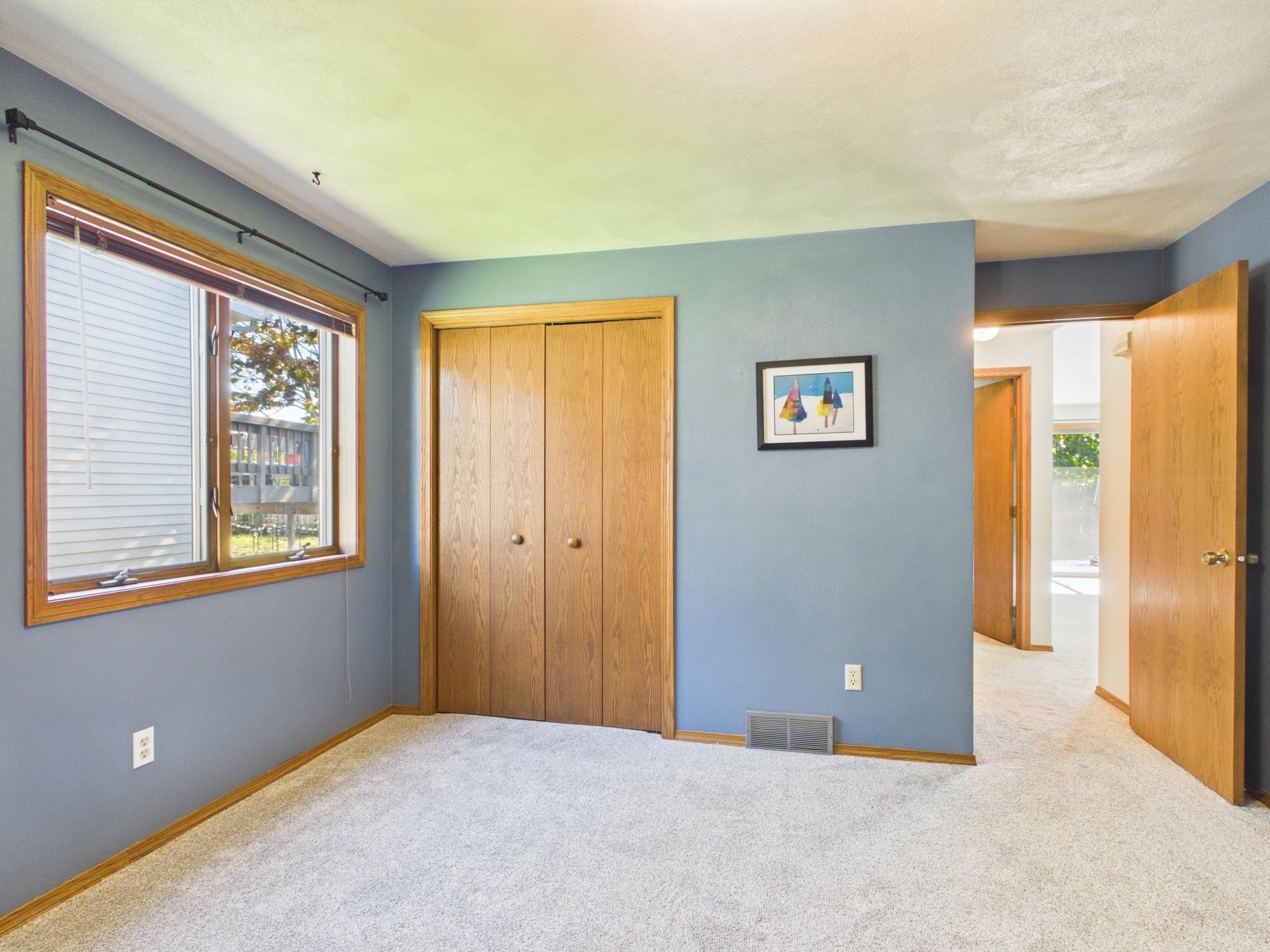 907 W RIDGEVIEW Drive