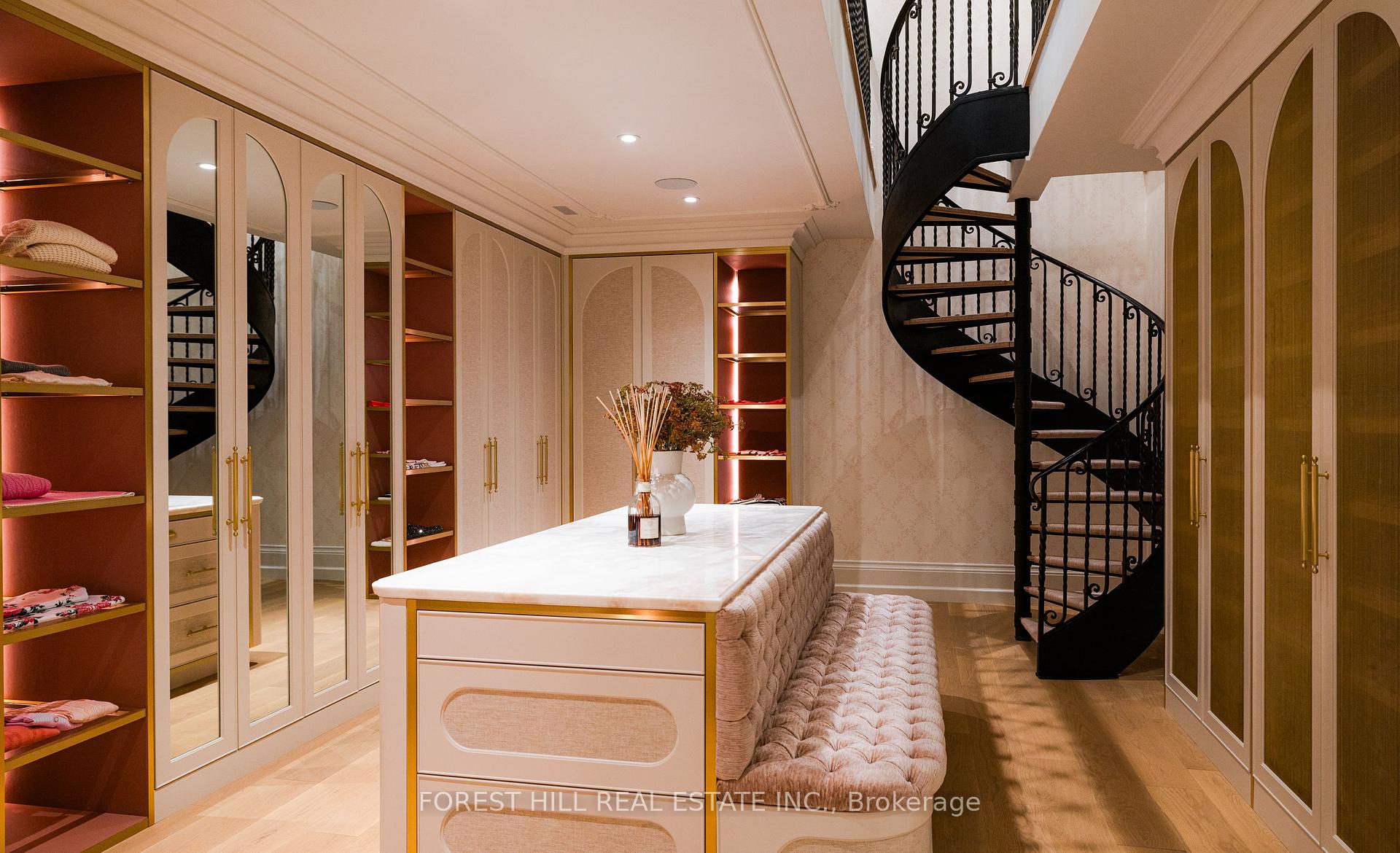 221 Forest Hill Road, Toronto