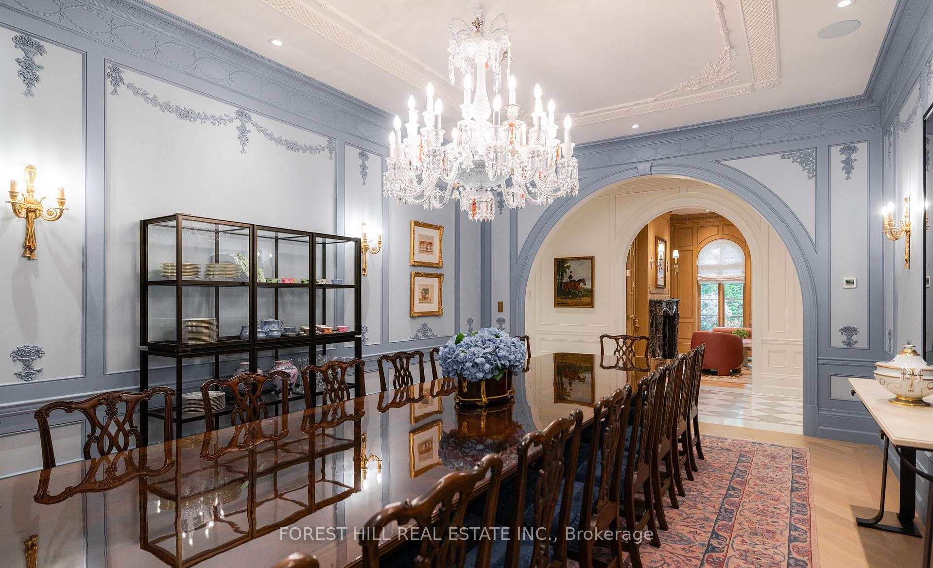 221 Forest Hill Road, Toronto