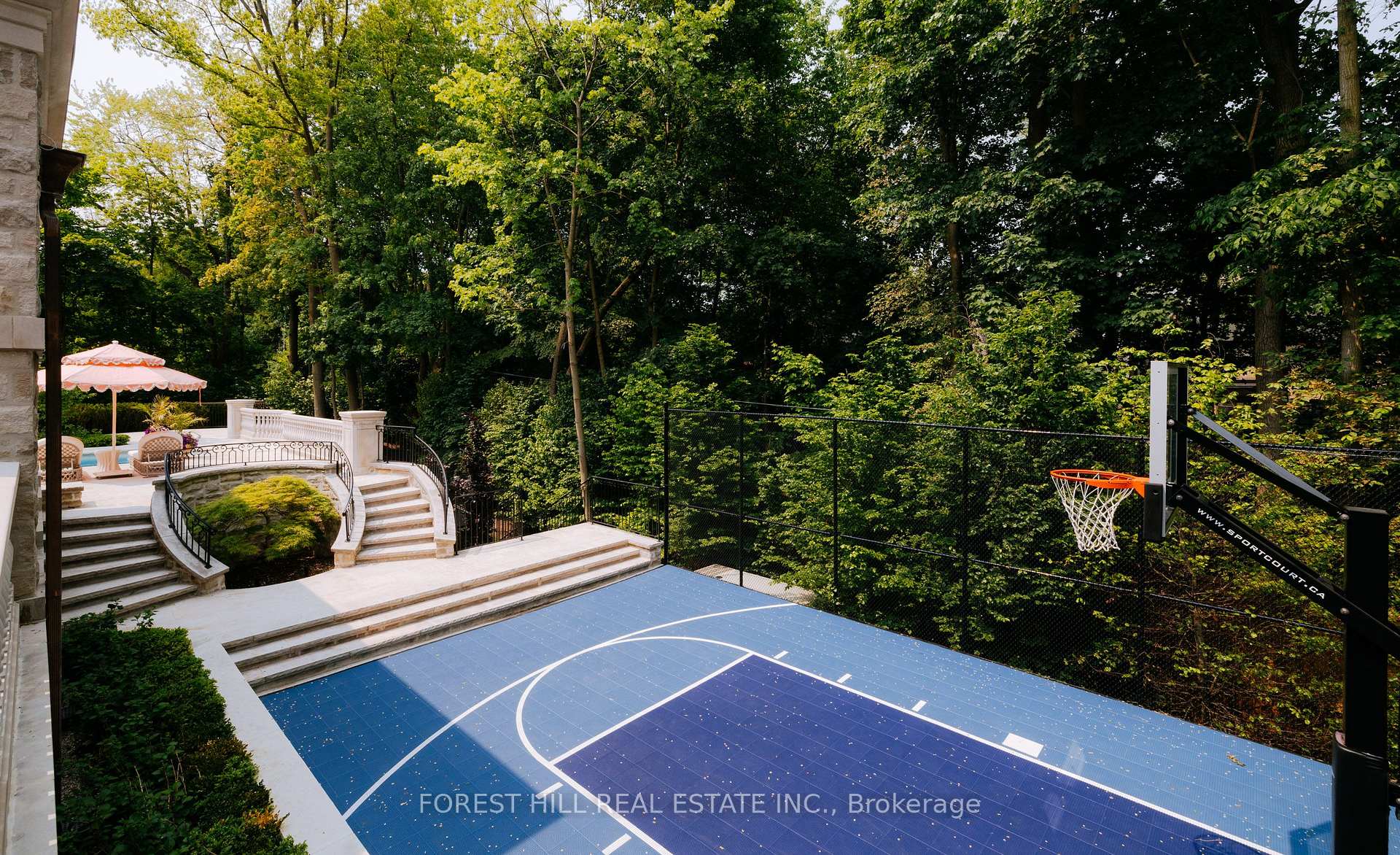 221 Forest Hill Road, Toronto