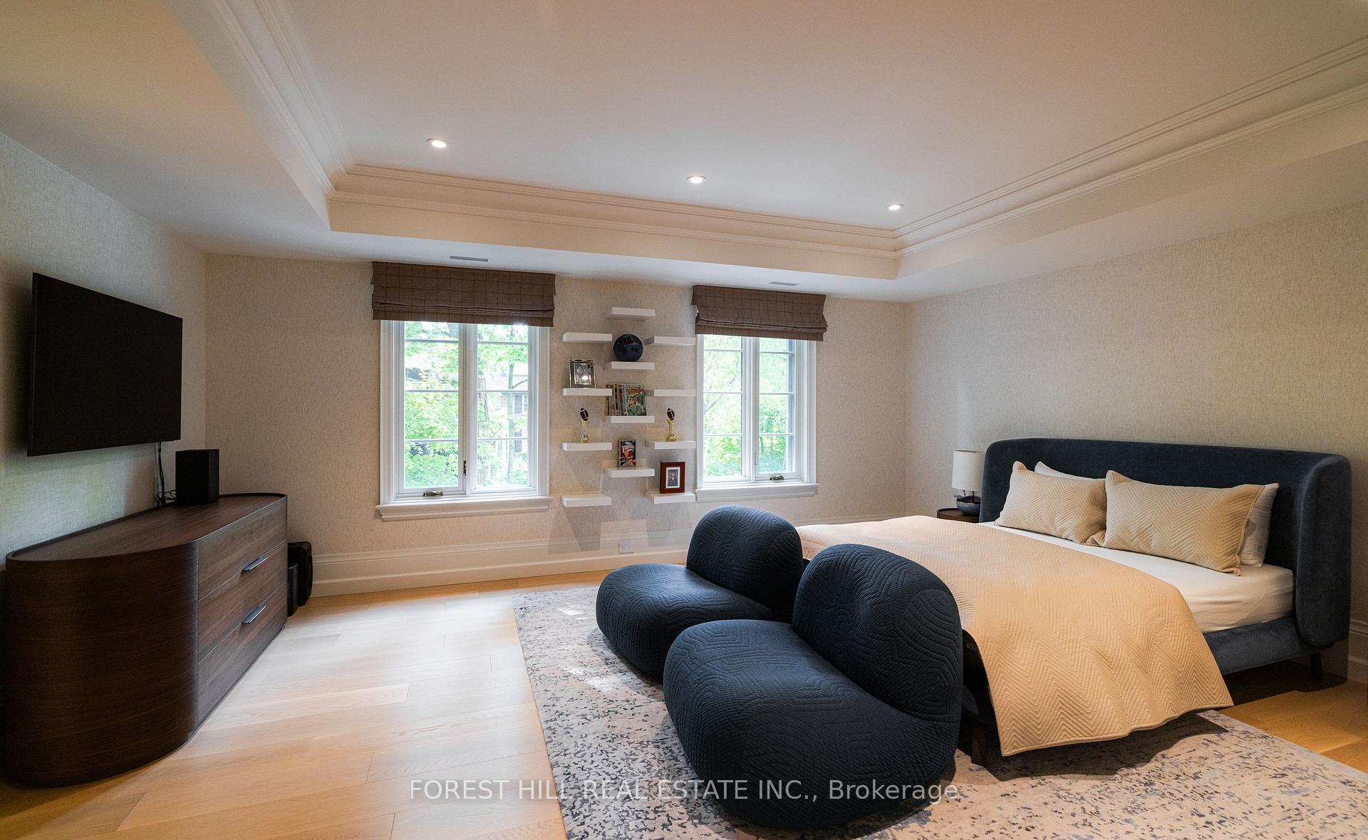 221 Forest Hill Road, Toronto