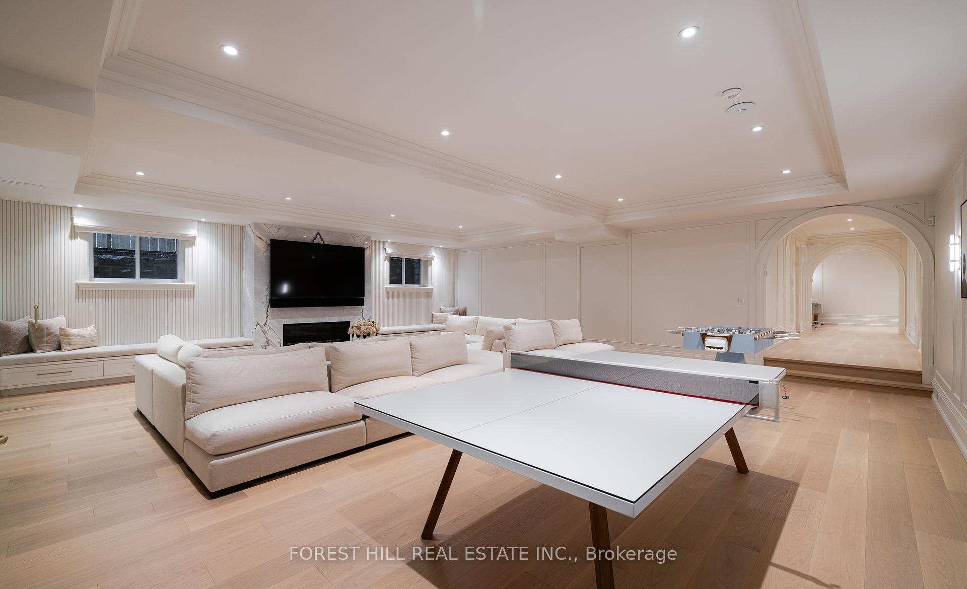 221 Forest Hill Road, Toronto