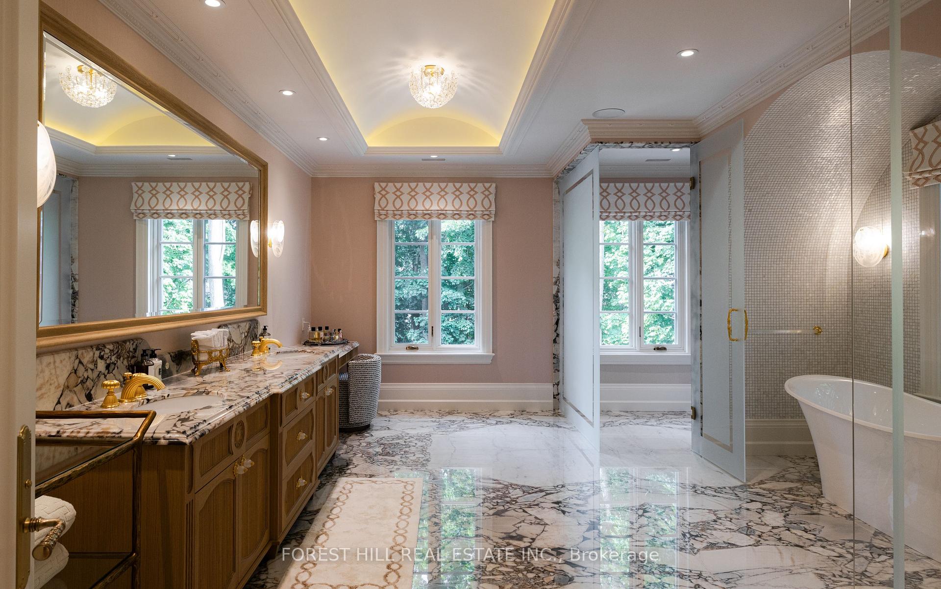 221 Forest Hill Road, Toronto