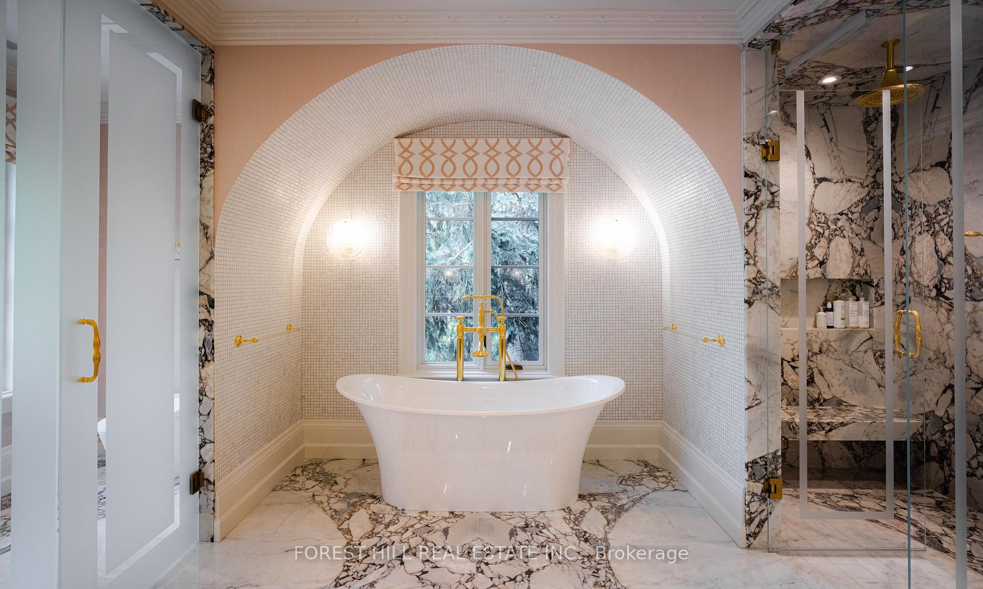 221 Forest Hill Road, Toronto