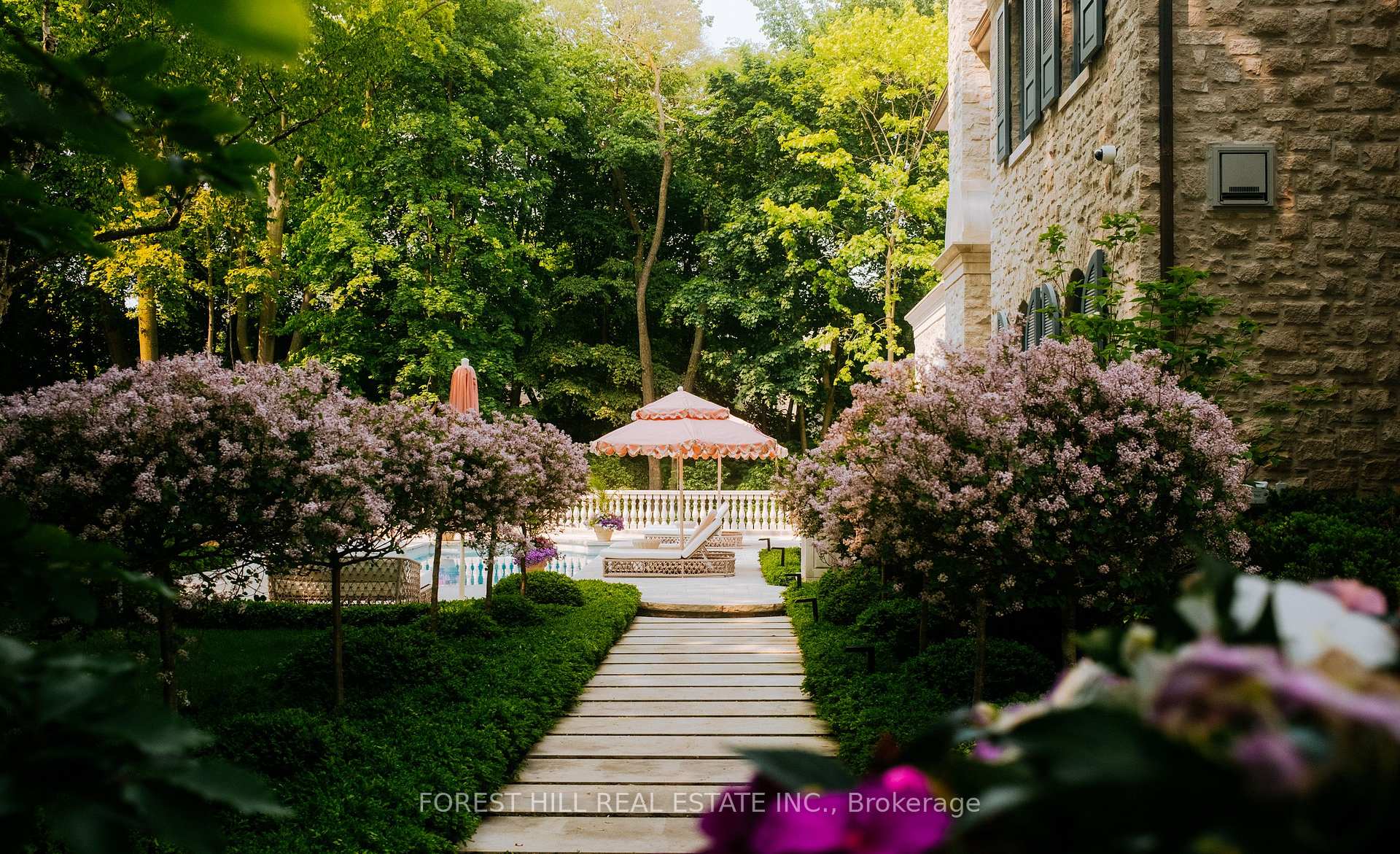 221 Forest Hill Road, Toronto