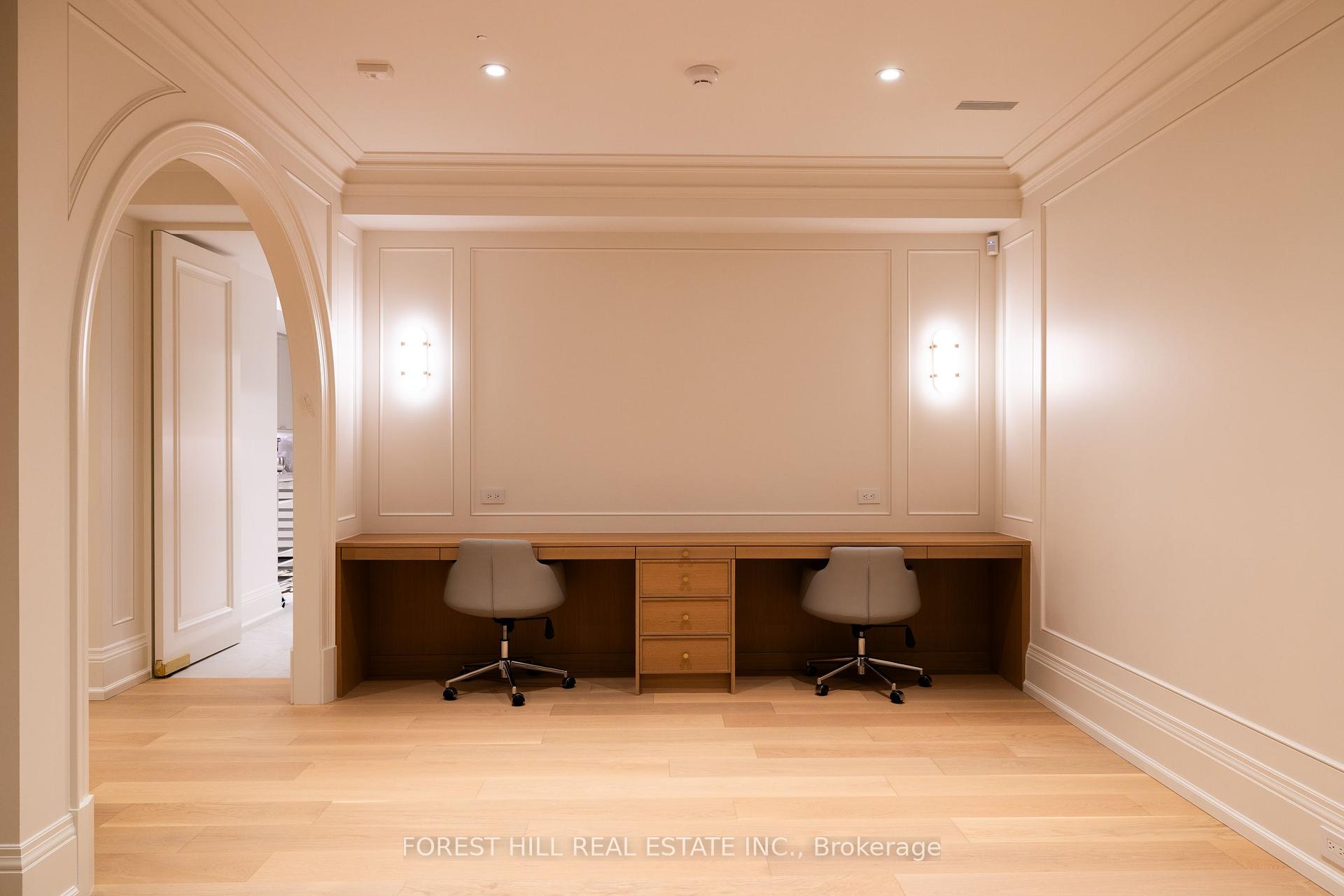 221 Forest Hill Road, Toronto