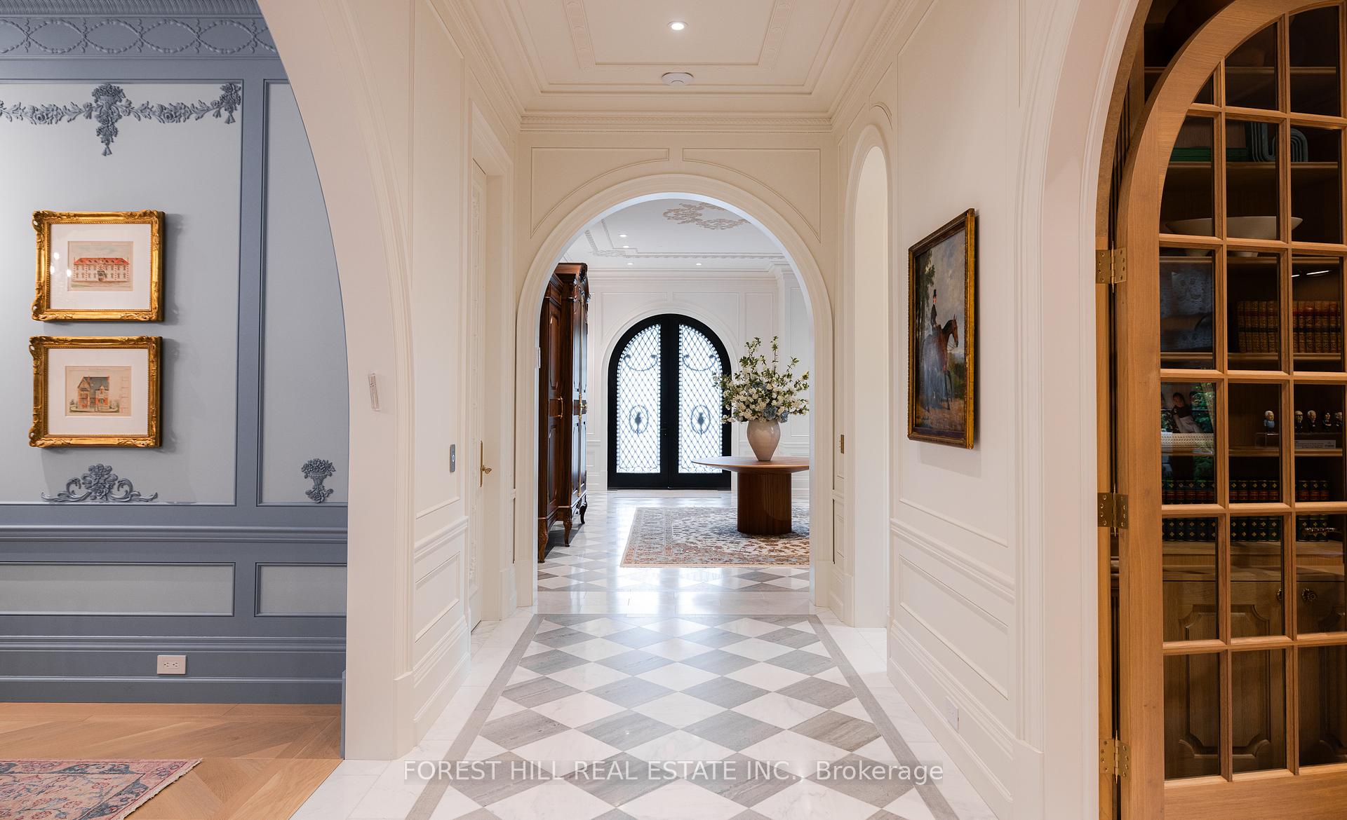 221 Forest Hill Road, Toronto
